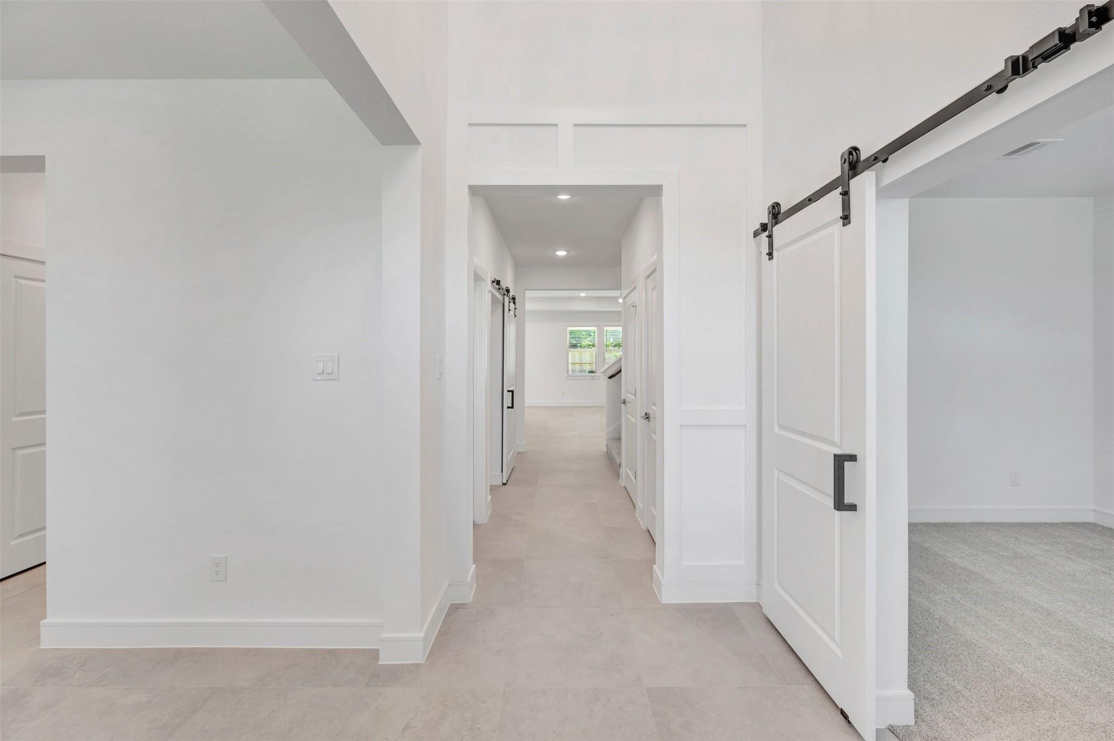 Image 3: Inviting foyer