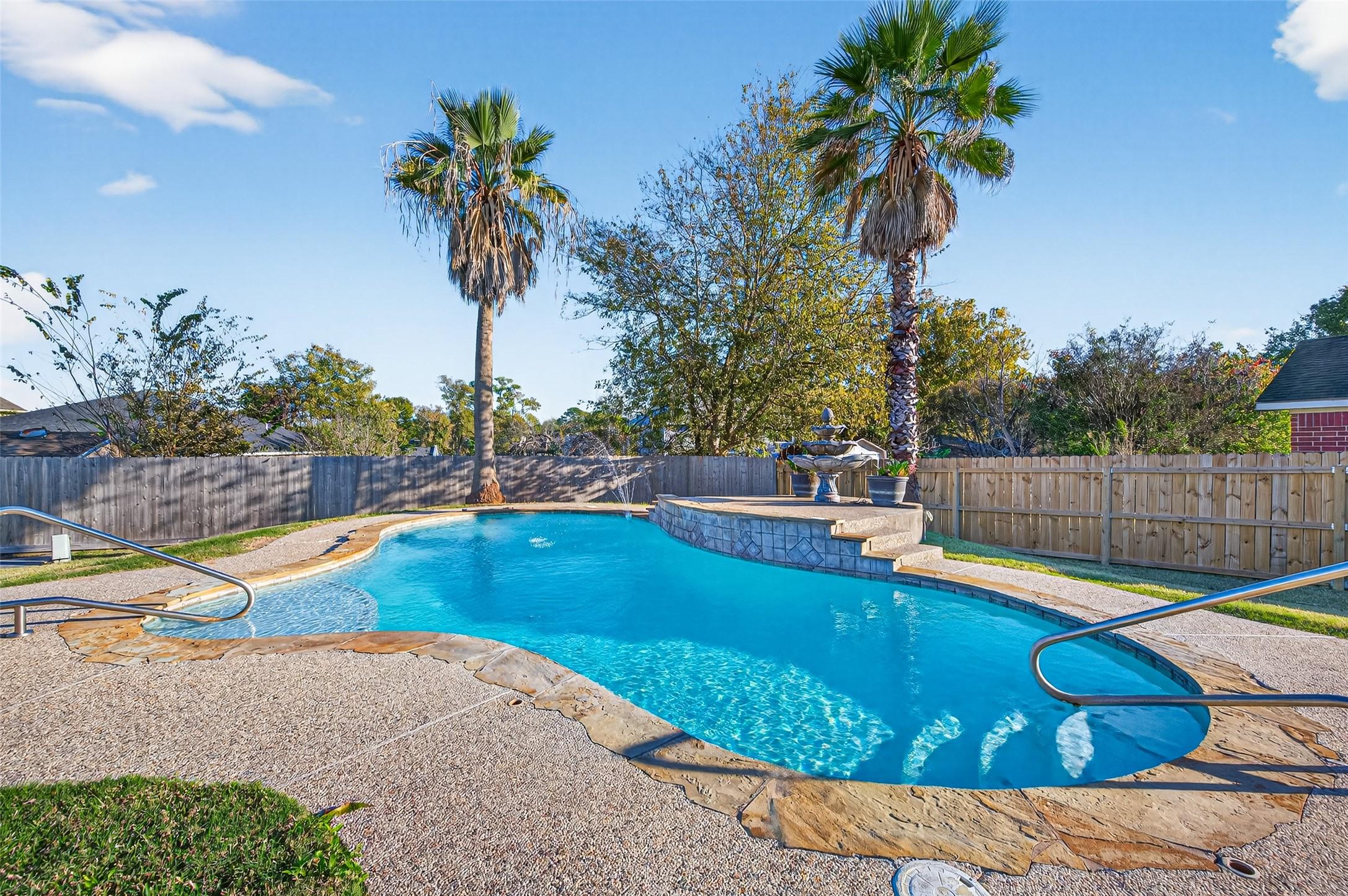 Image 3: Enjoy this large pool & all this the large backyar