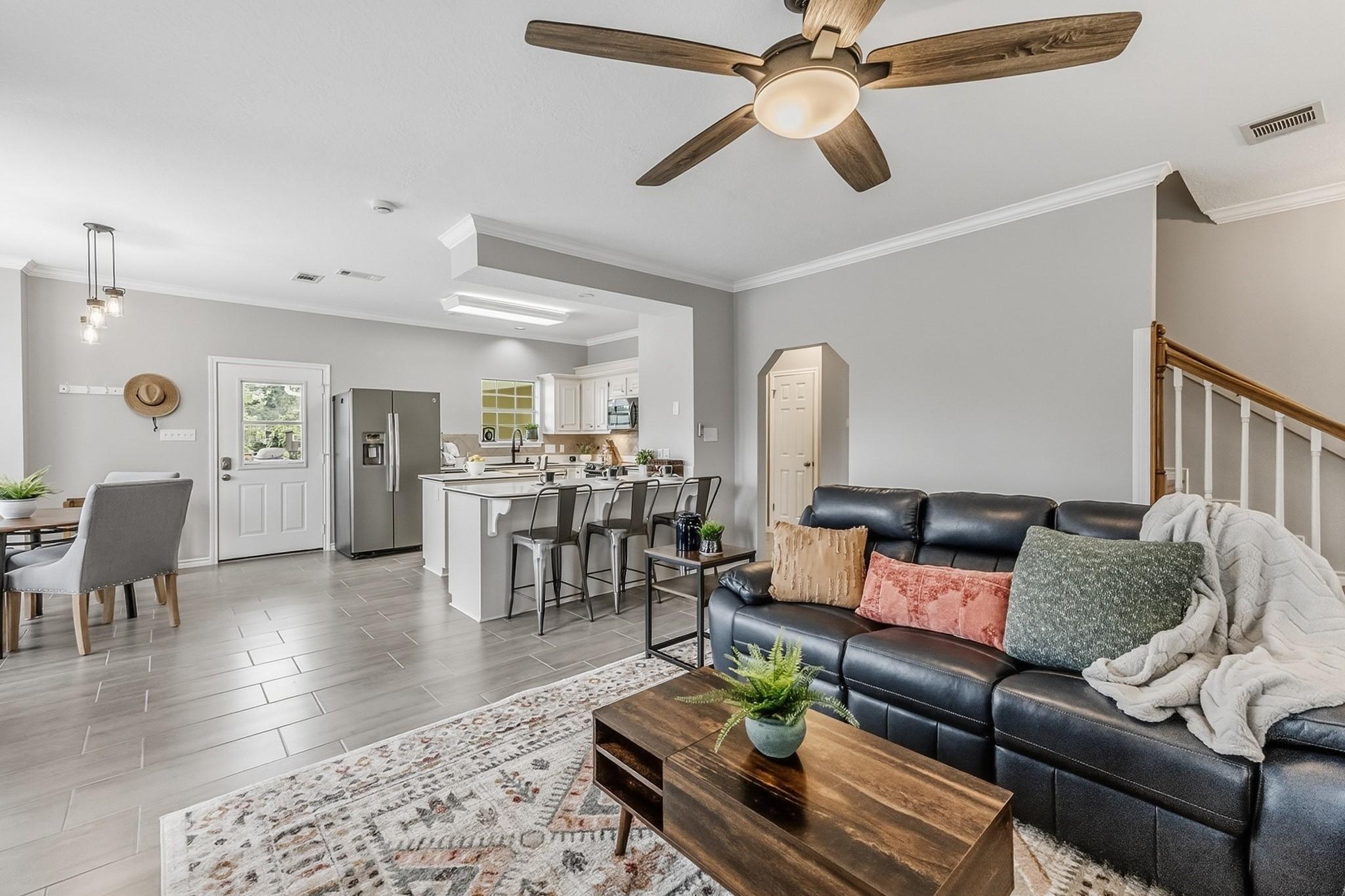 Image 2: Ask for Amenities and Recent Updates at 11 Skyline