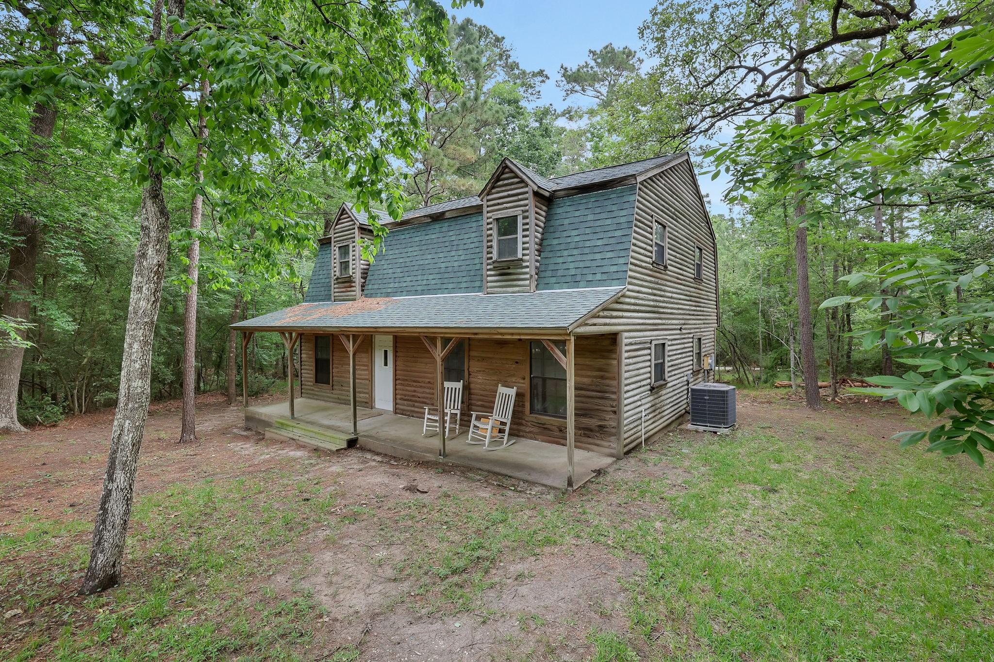 Image 2: The home sits on one lot