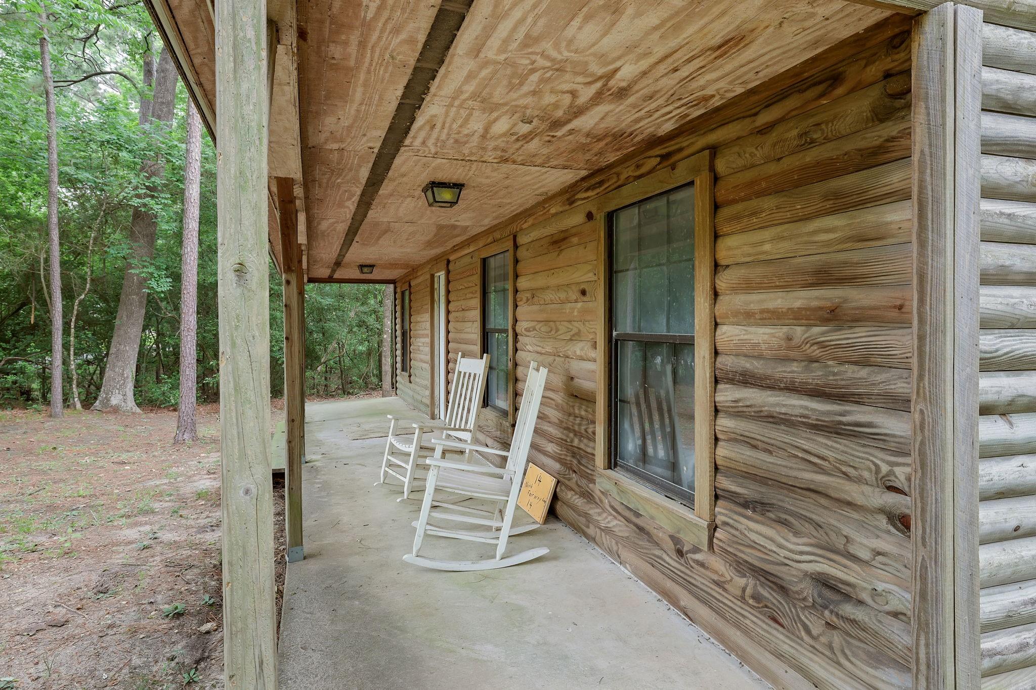 Image 3: Nice front porch