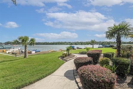 93 W Palm Boulevard