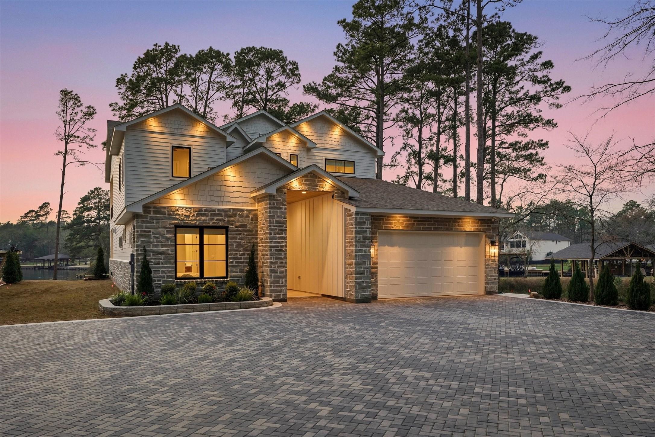 Image 2: Furnished and Ready to Enjoy!