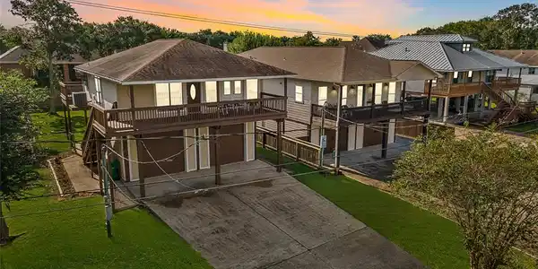 4425 Shady Lake Drive
