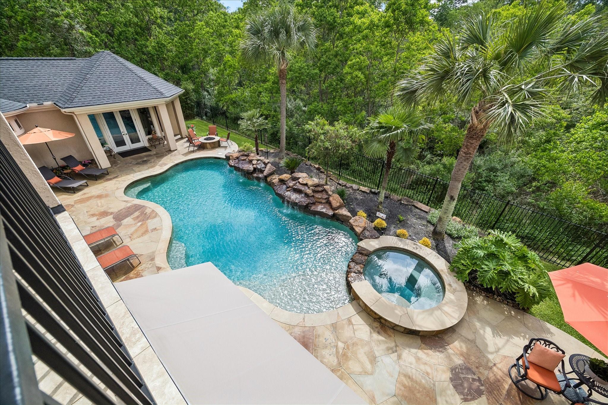 Image 3: Balcony overlooking back