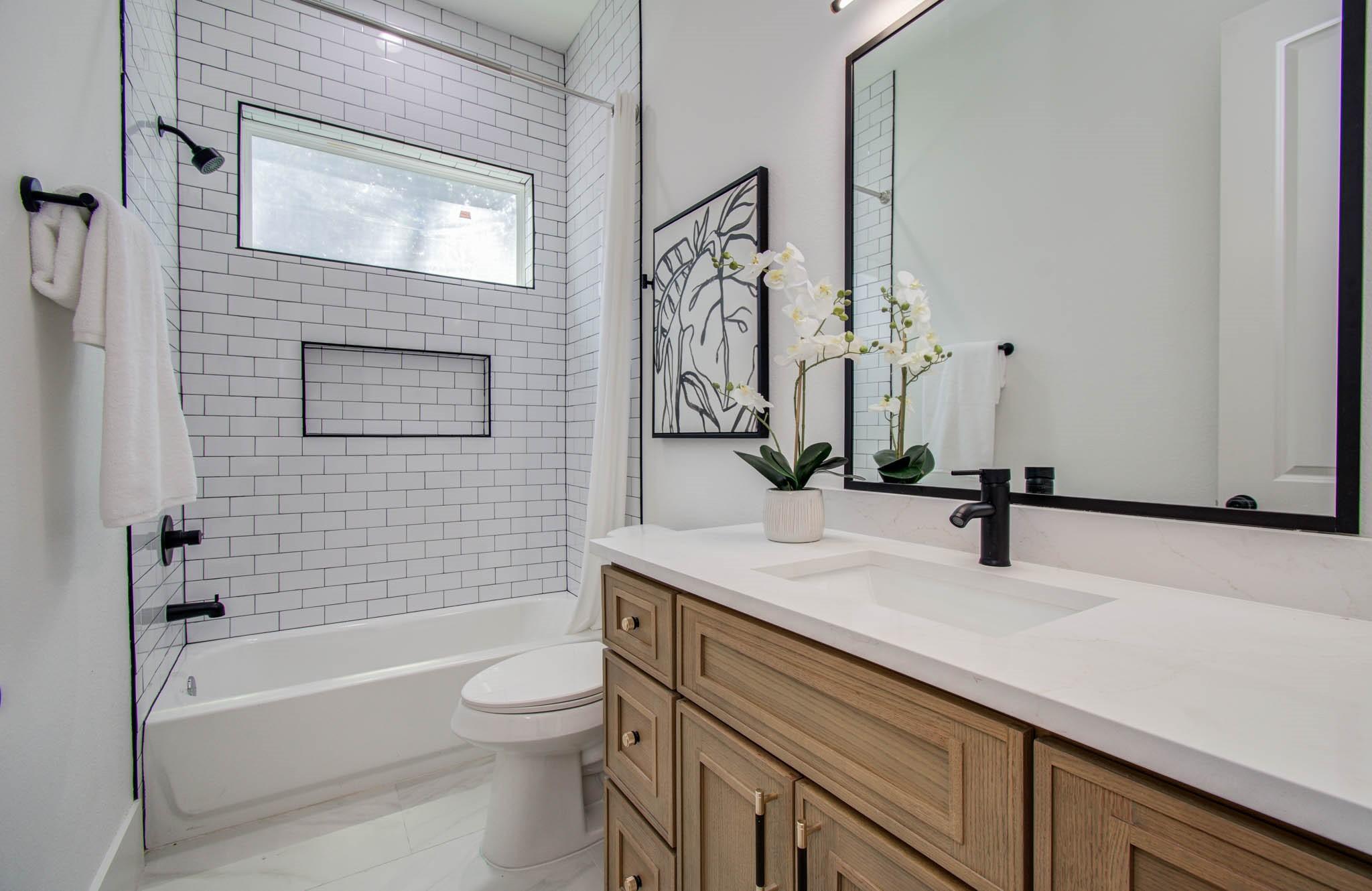 Image 4: Full bathroom- first floor