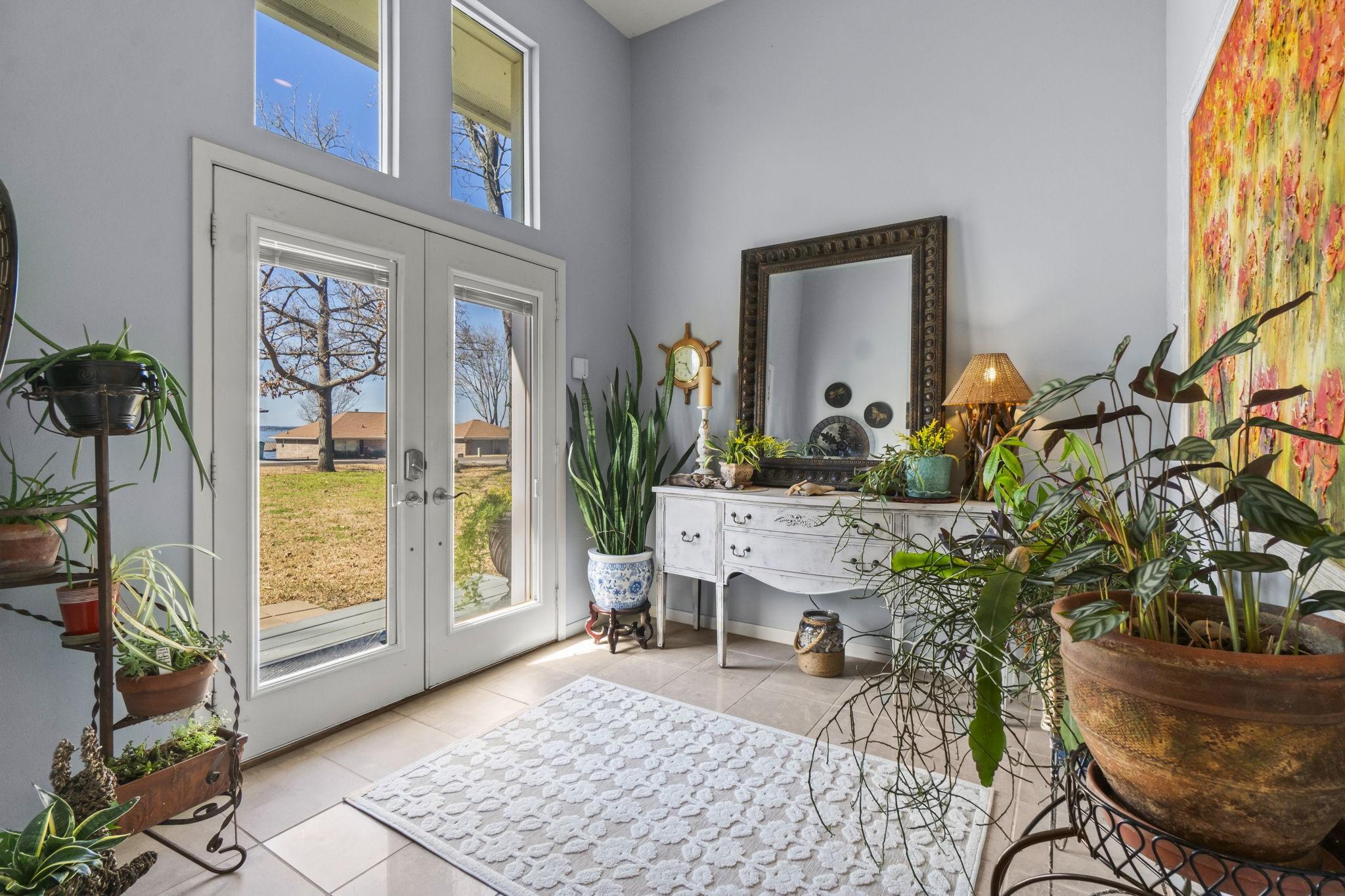 Image 4: Formal entry with high ceilings