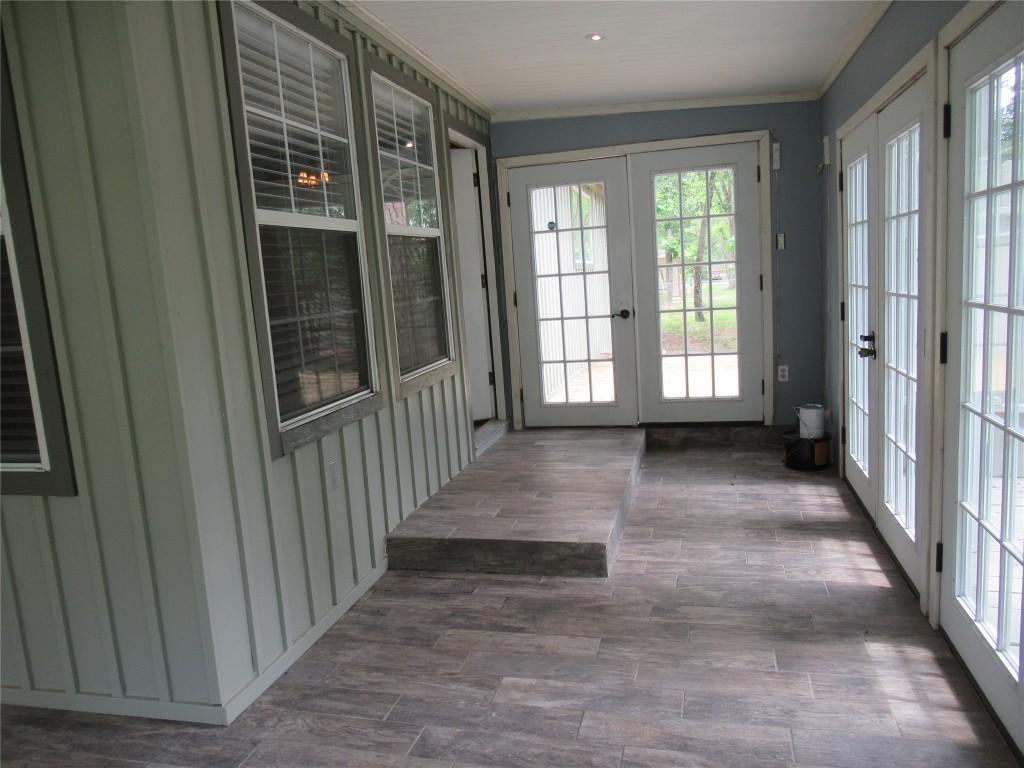 Image 3: When you enter the side entrance you are in the am