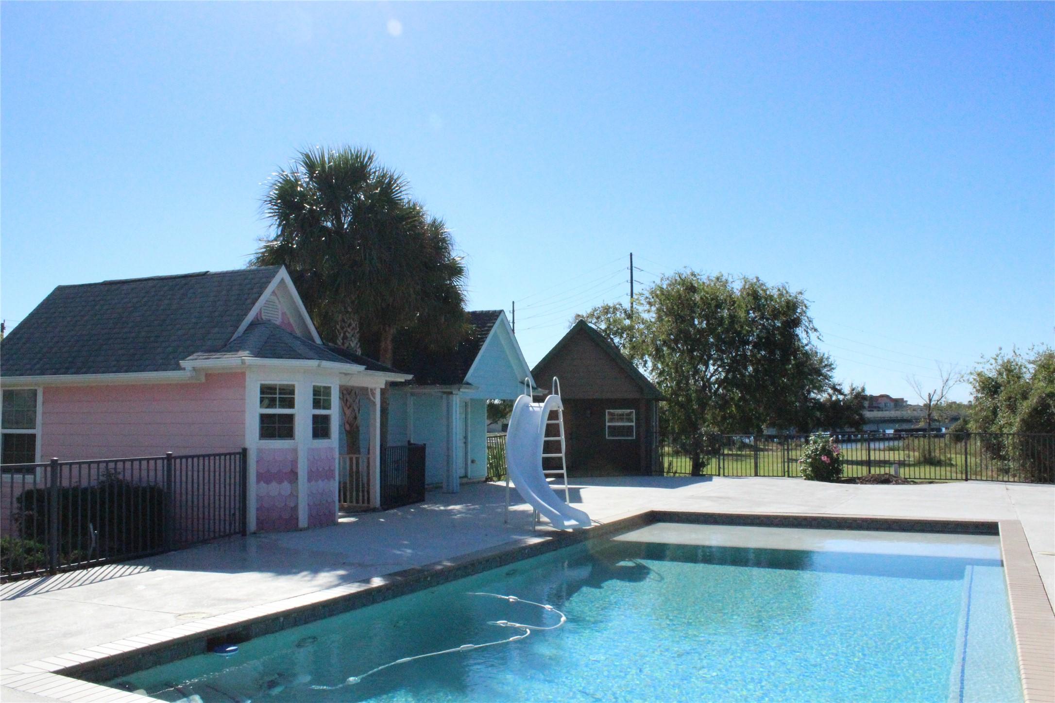 Image 2: Two Guest Casitas & One Guest Bathroom Casita