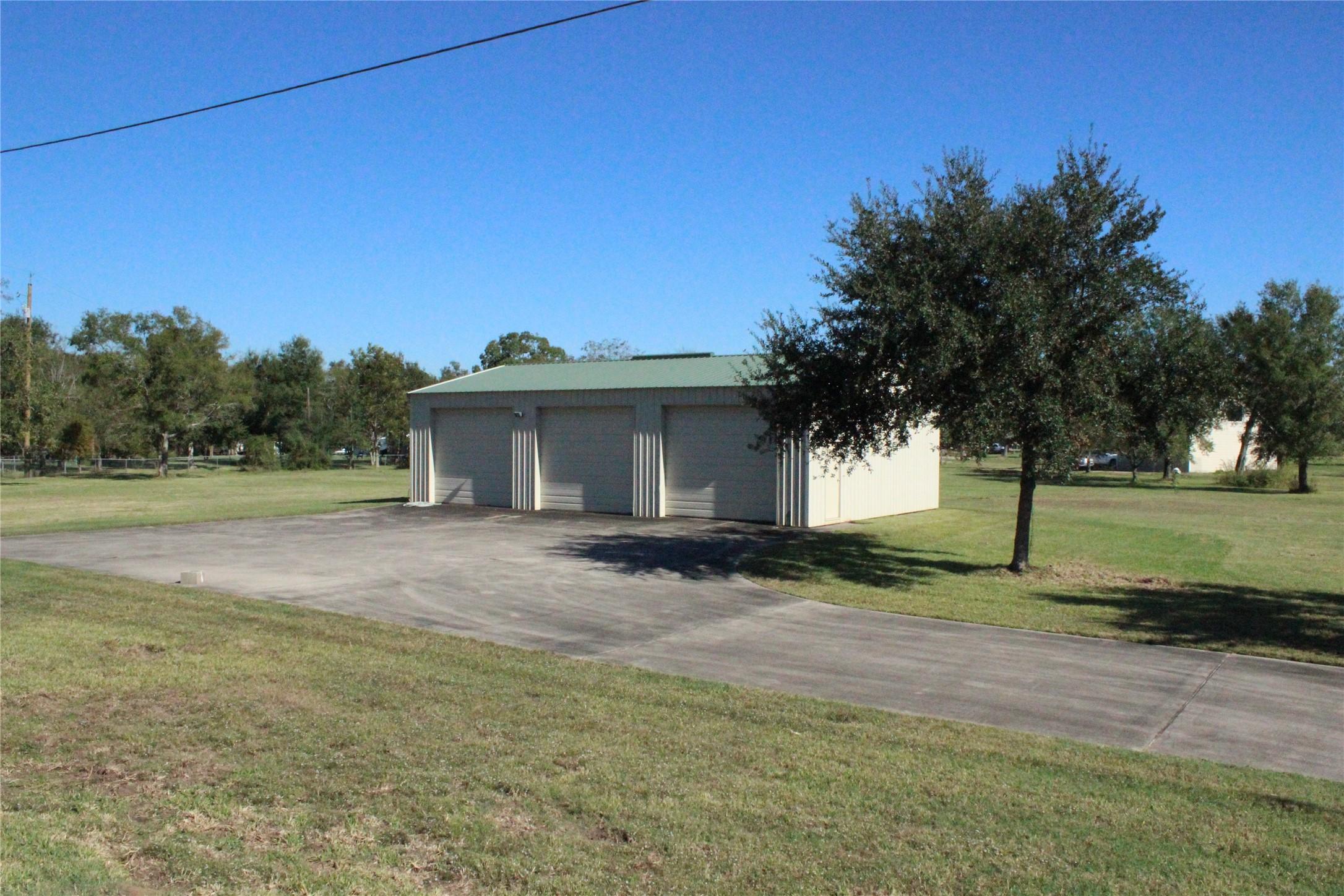 Image 3: Second Garage