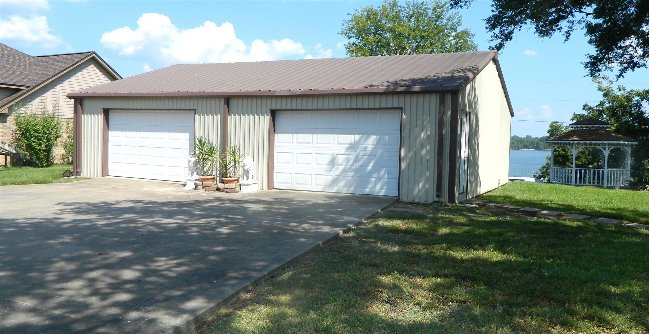 Image 3: double car metal bldg front