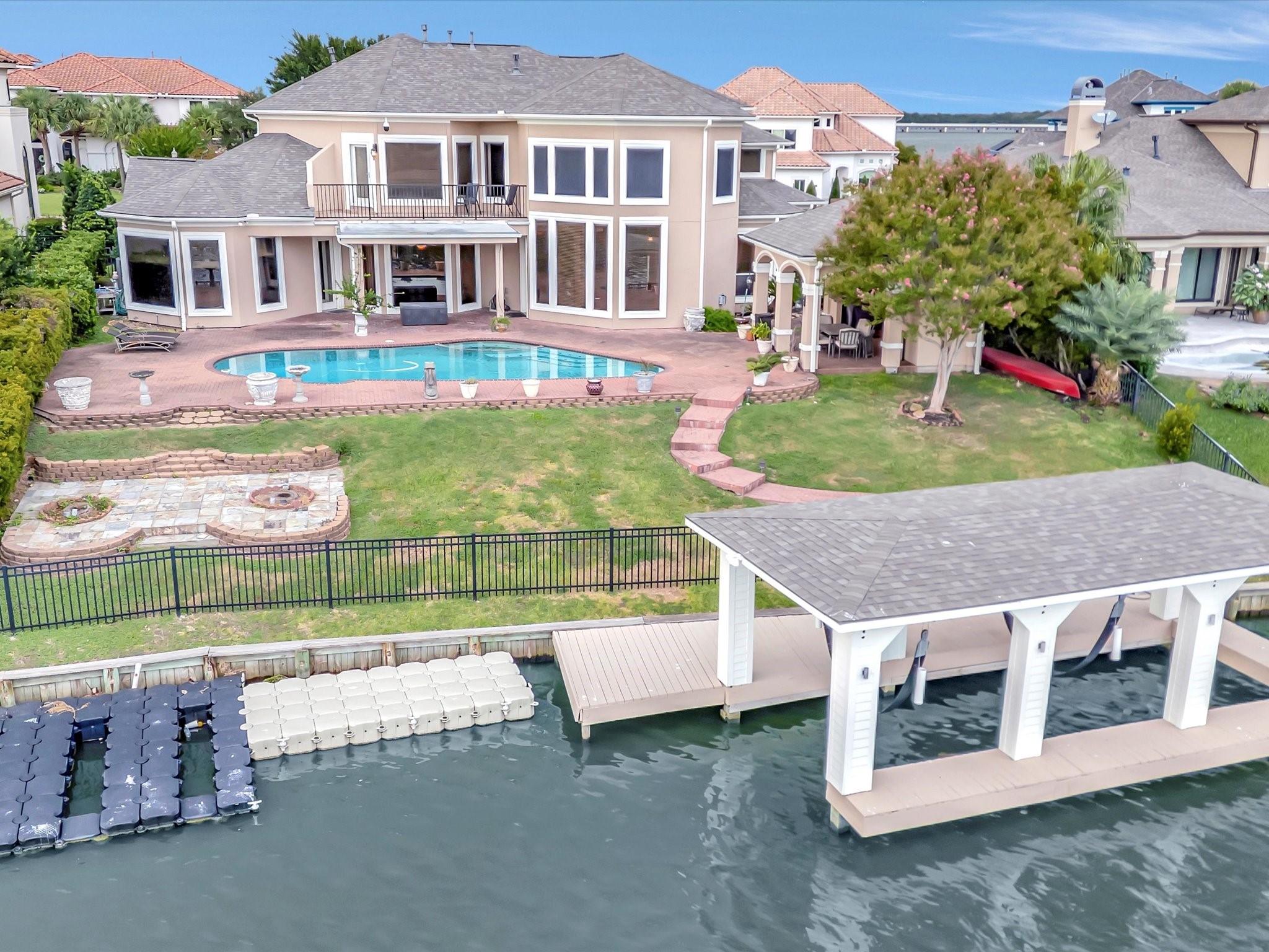 Image 2: Your personal retreat on the water! Enjoy a large