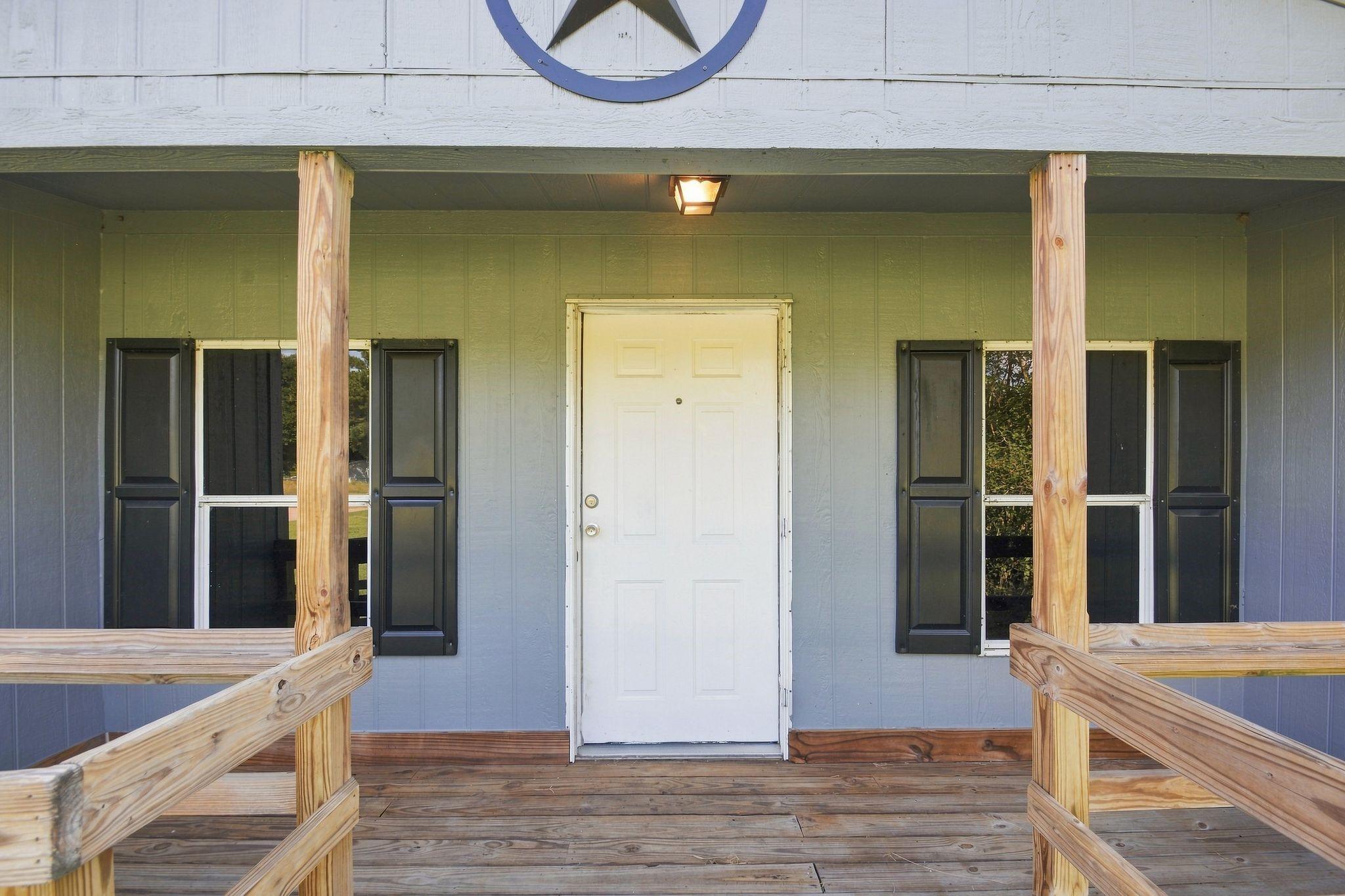 Image 4: Covered Front Porch Welcomes You Home