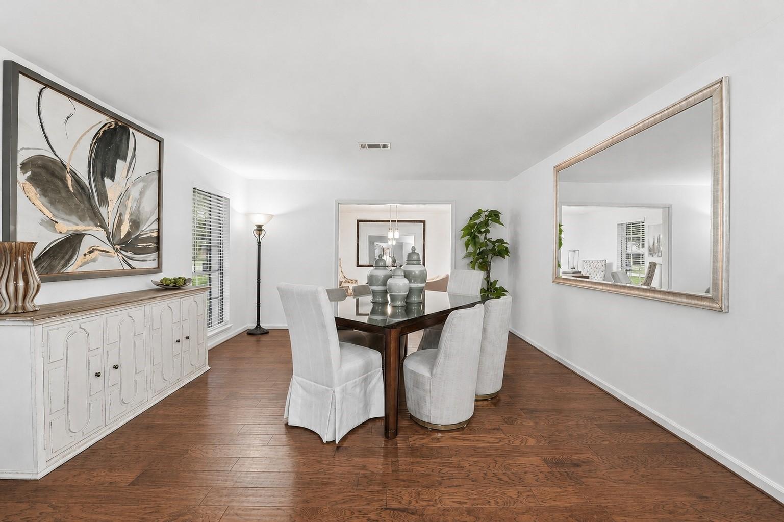 Image 4: Filled with natural light, this elegant dining spa