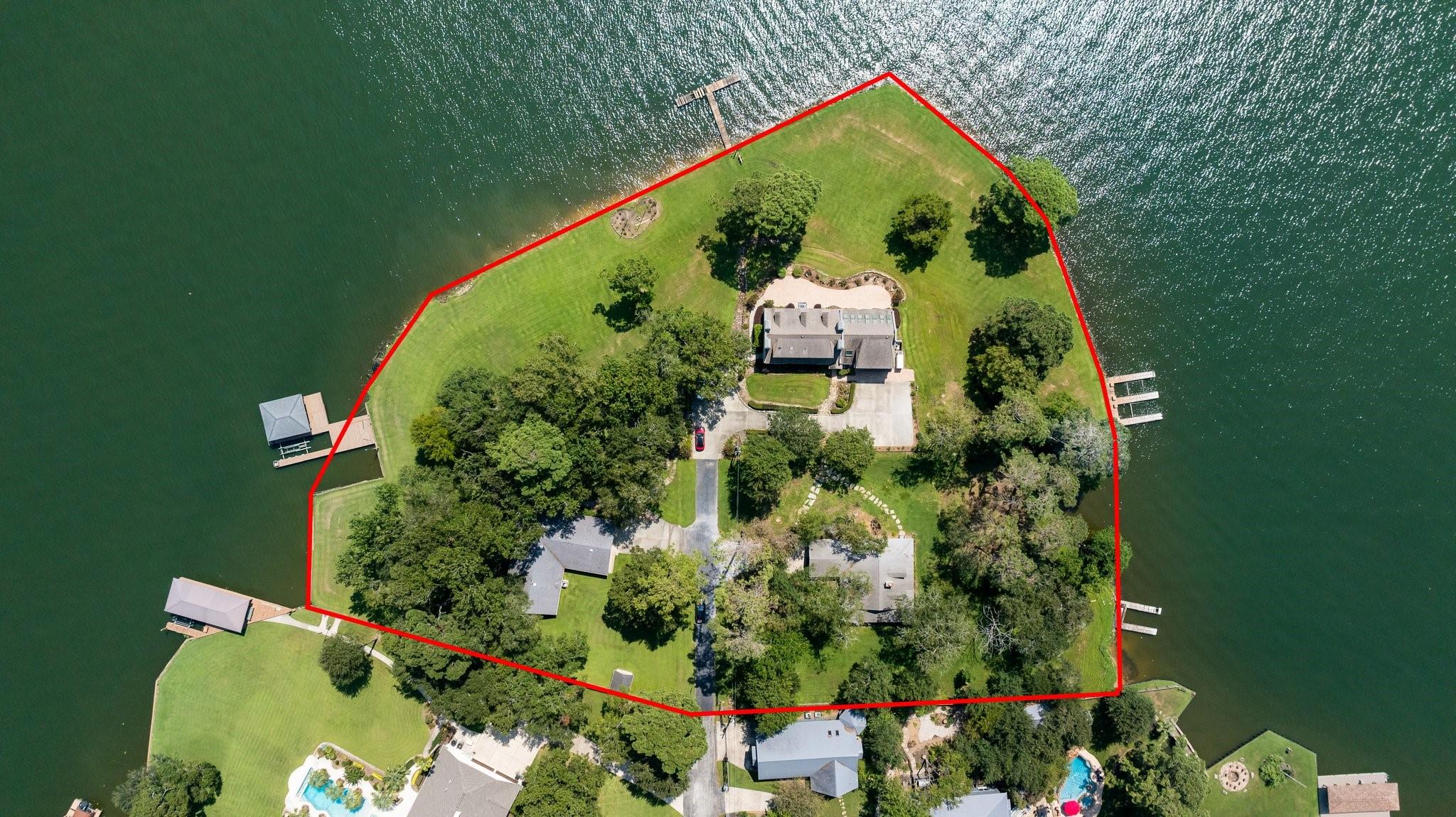 Image 4: This amazing property sits proudly on the point wi