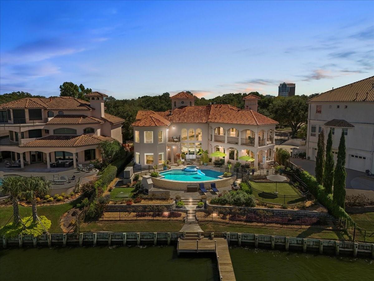 Image 2: Experience luxury living in this stunning waterfro