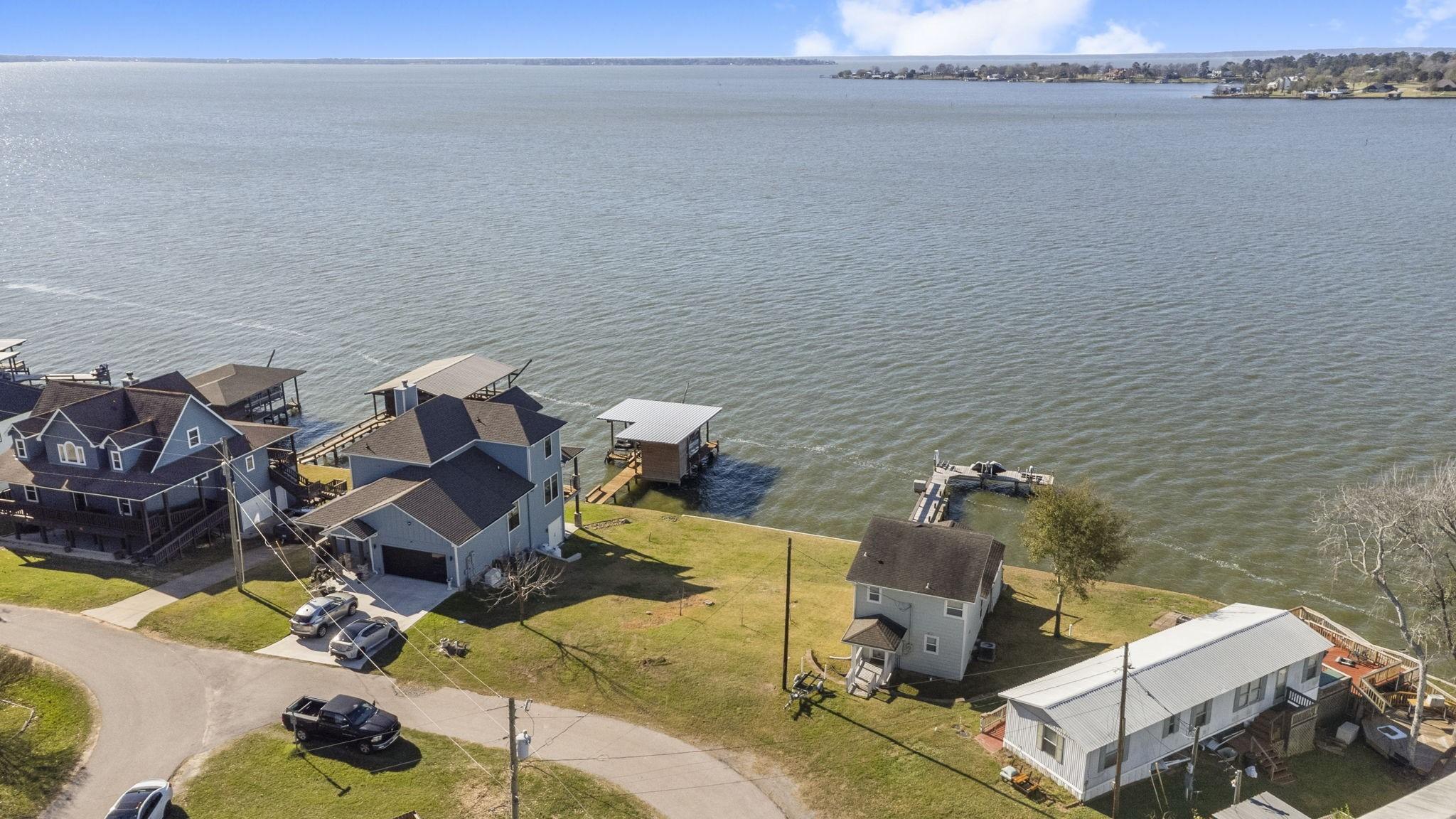 Image 3: Easy access to the Lake
