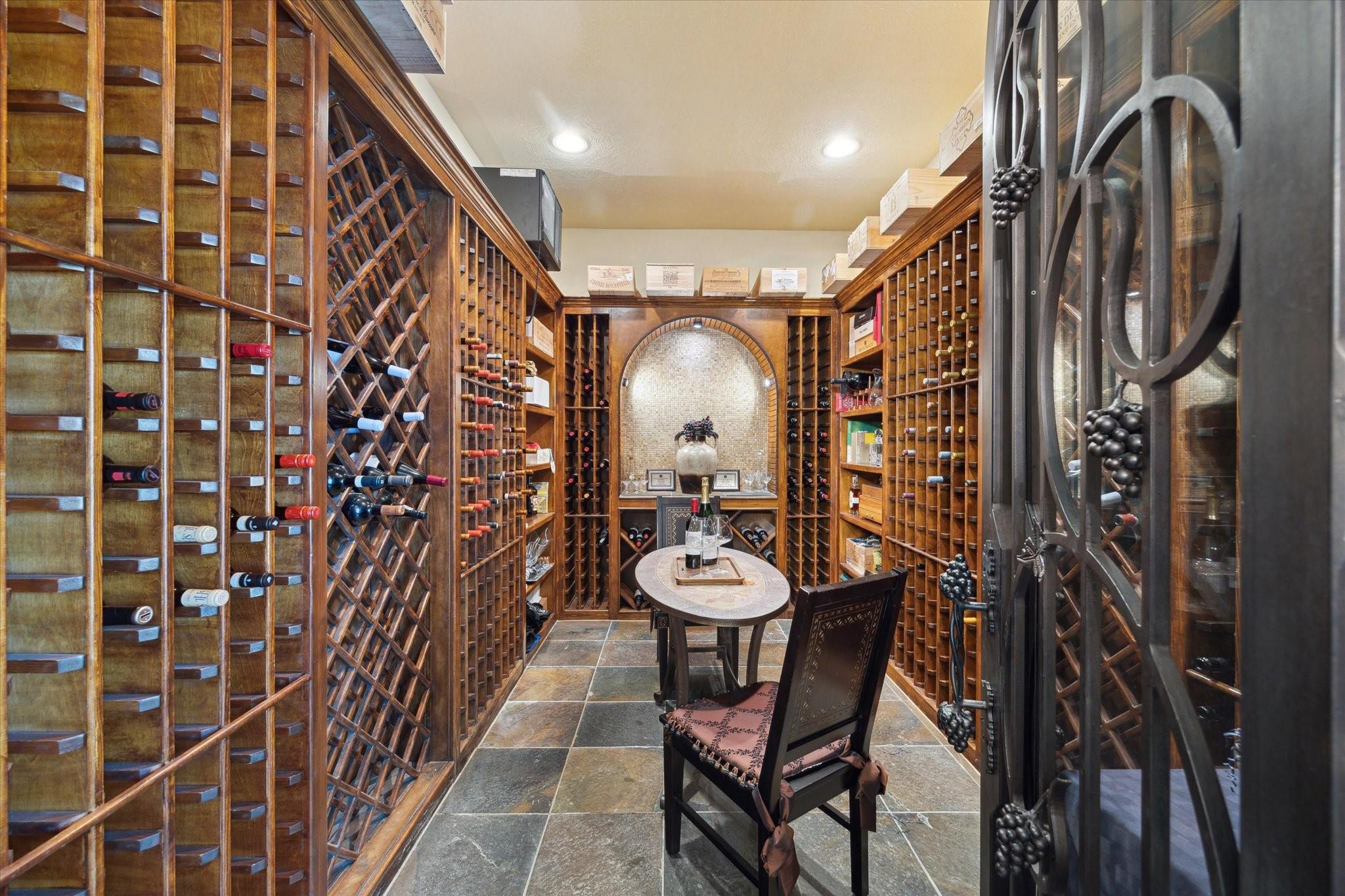 Image 2: Wine tasting room with table and chairs!