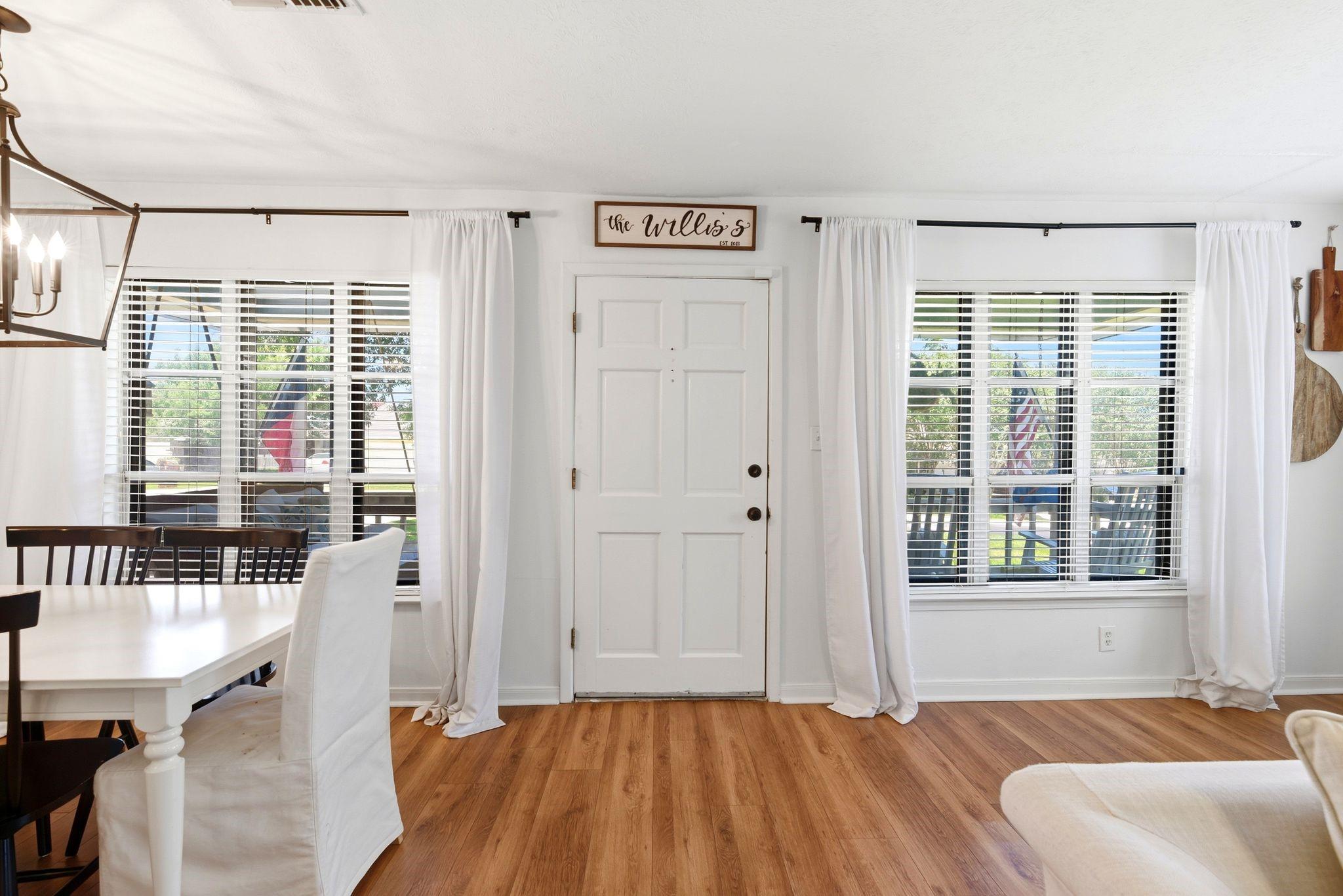 Image 3: Gorgeous windows on either side of entry