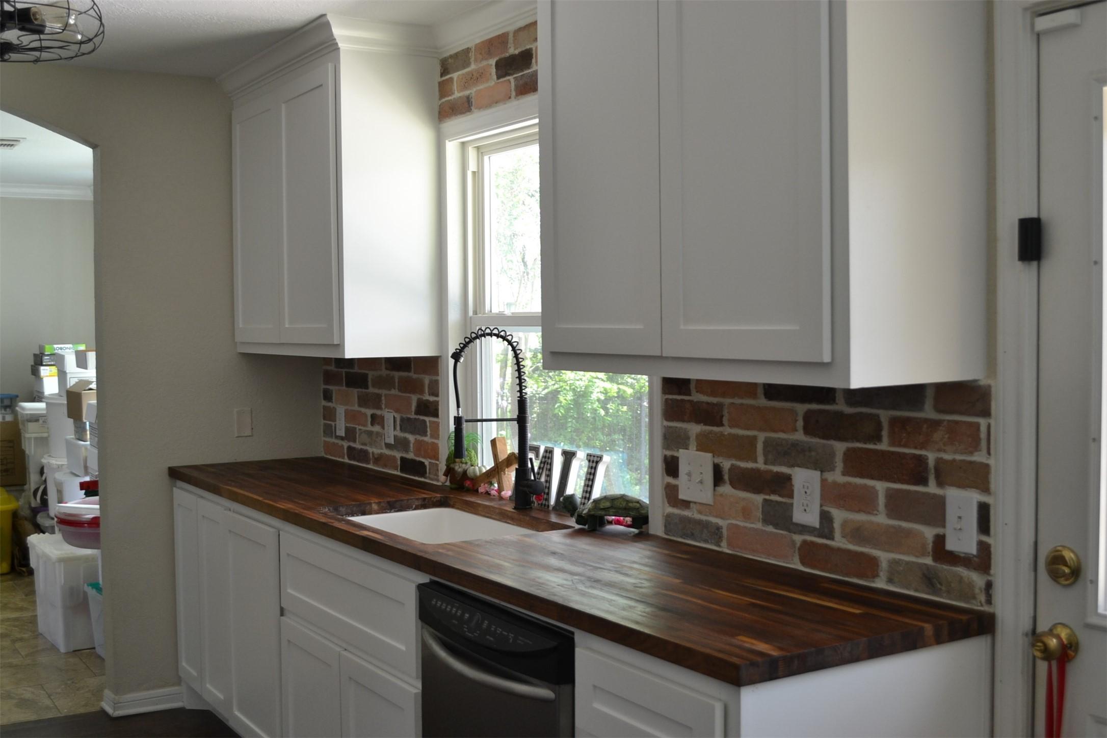 Image 3: Kitchen