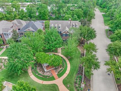 2731 Lake Front Circle