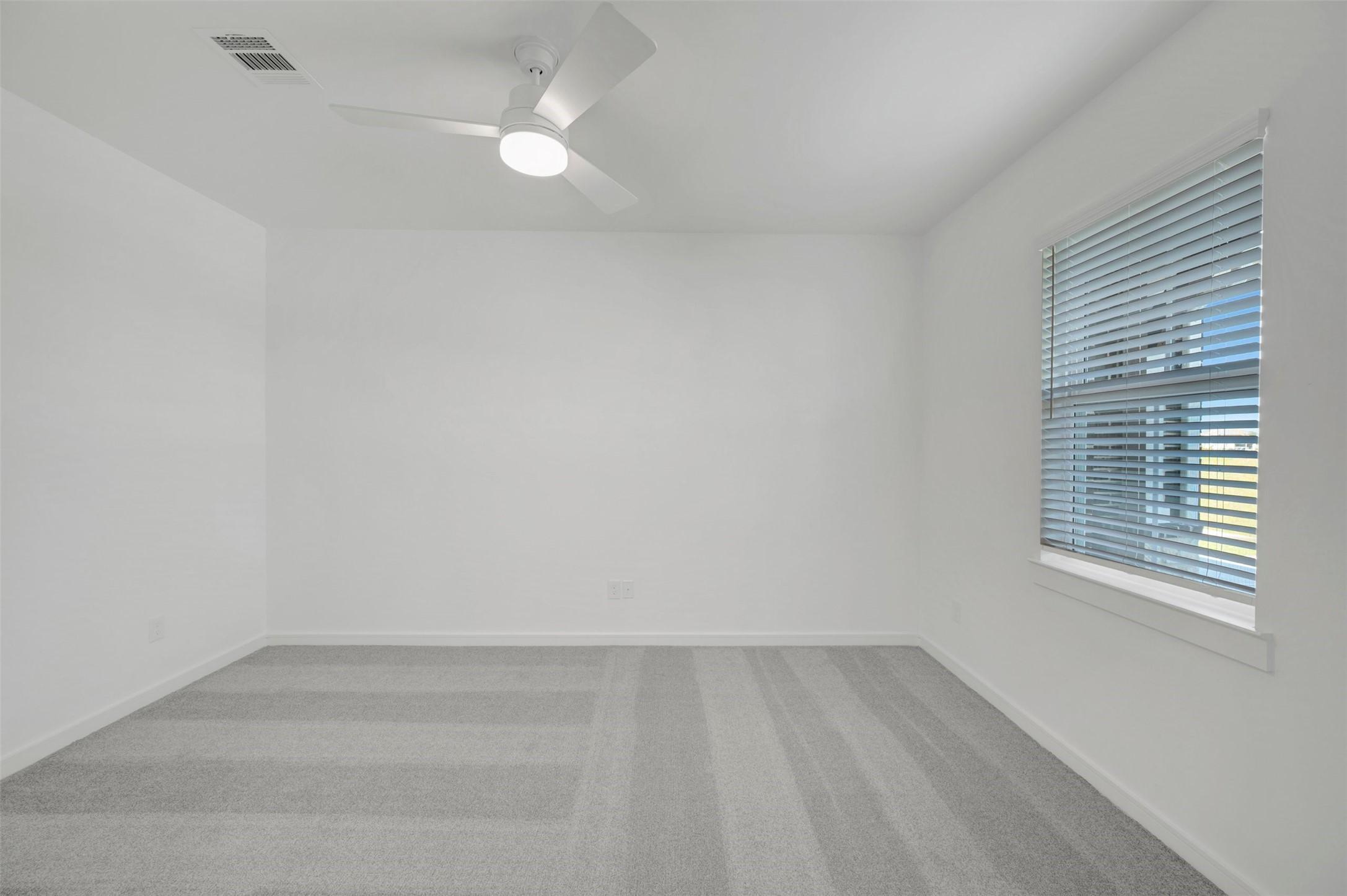 Image 4: Convenient home office