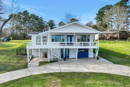 255 Edgewater Way