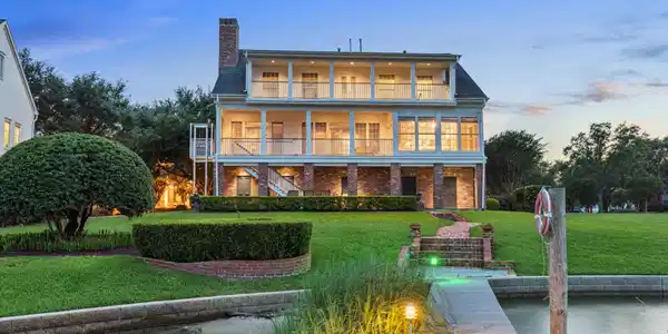 1110 Larkspur Lane