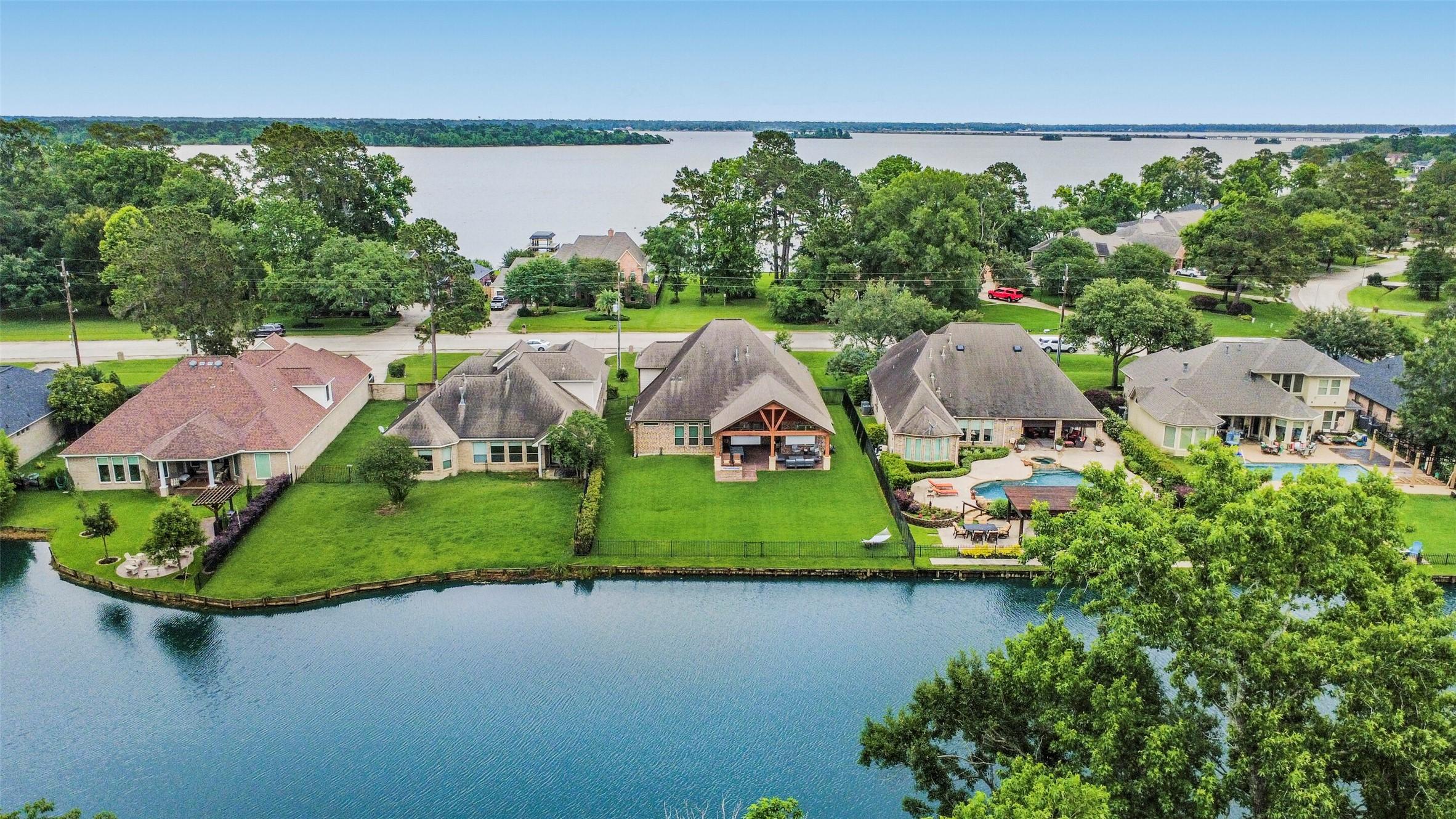 Image 2: Fantastic views in the front and backyard.