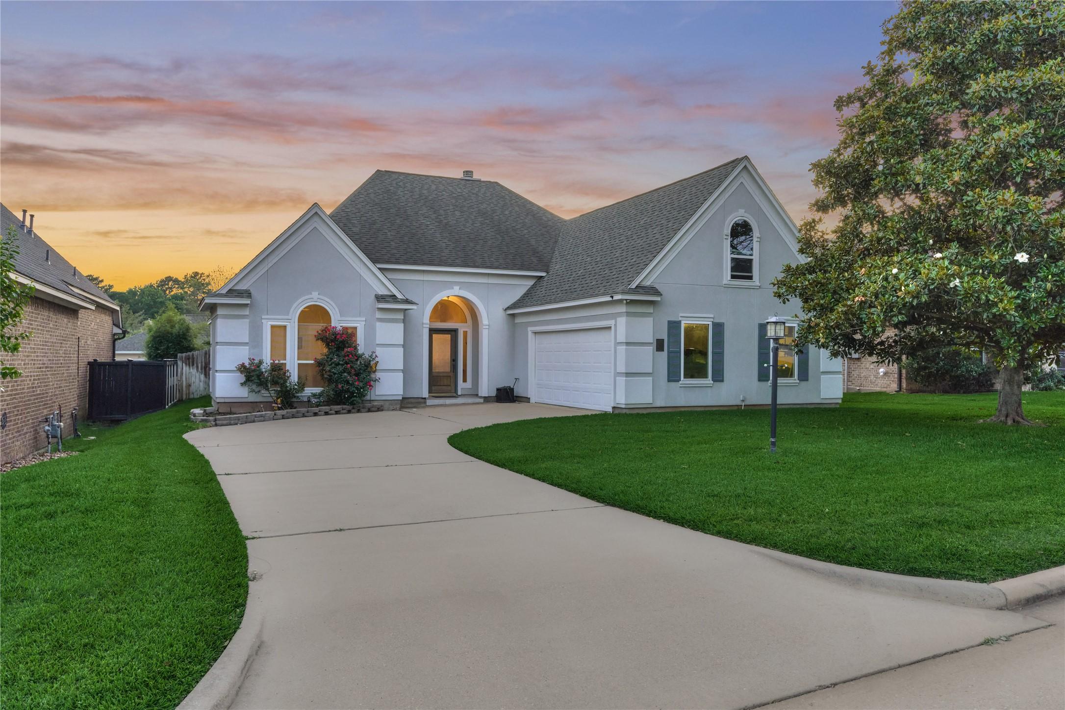 Image 1: Beautifully updated 3 bedroom, 2 bath home in the