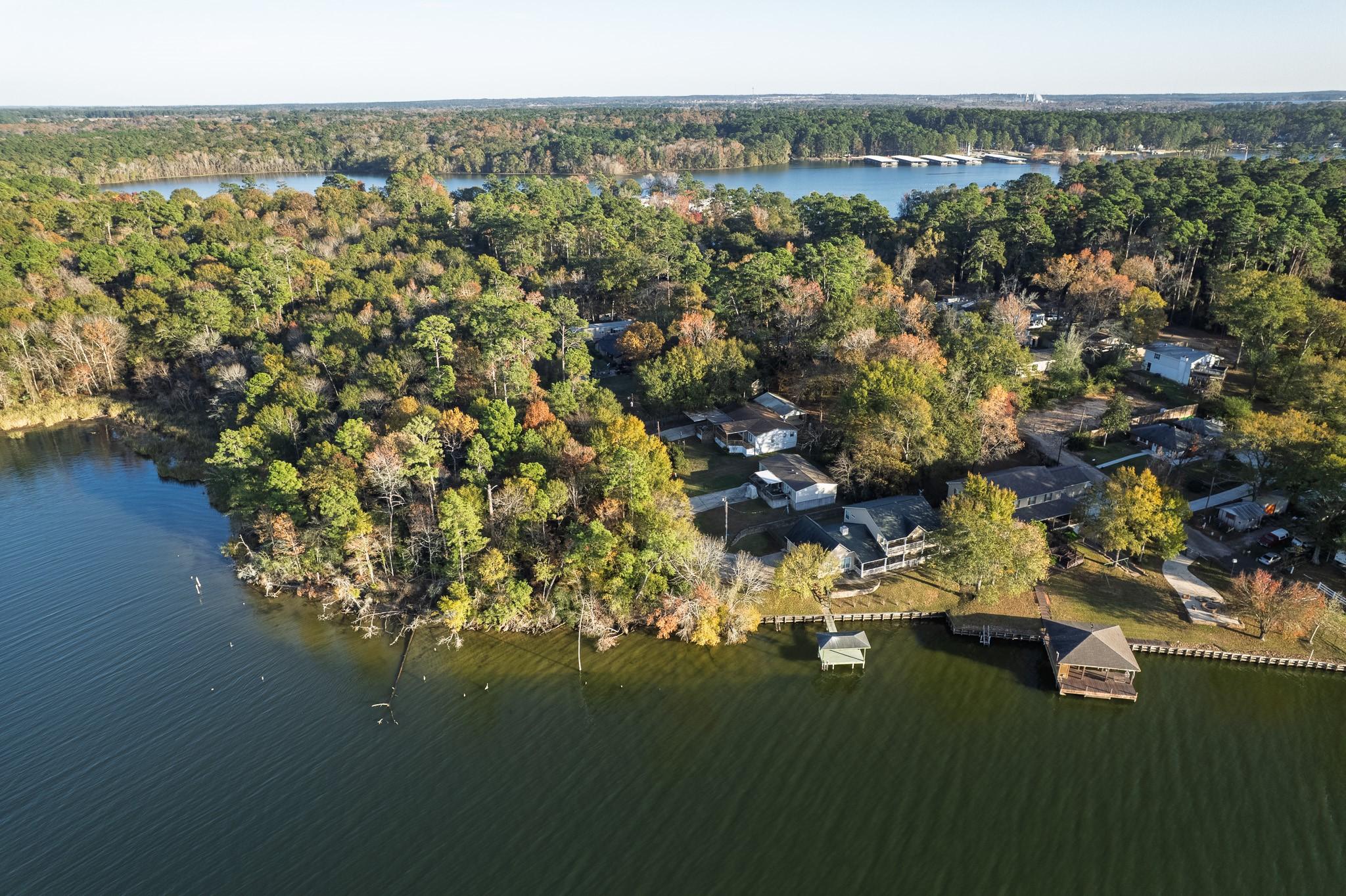 Image 2: 3 Homes from Lake Conroe