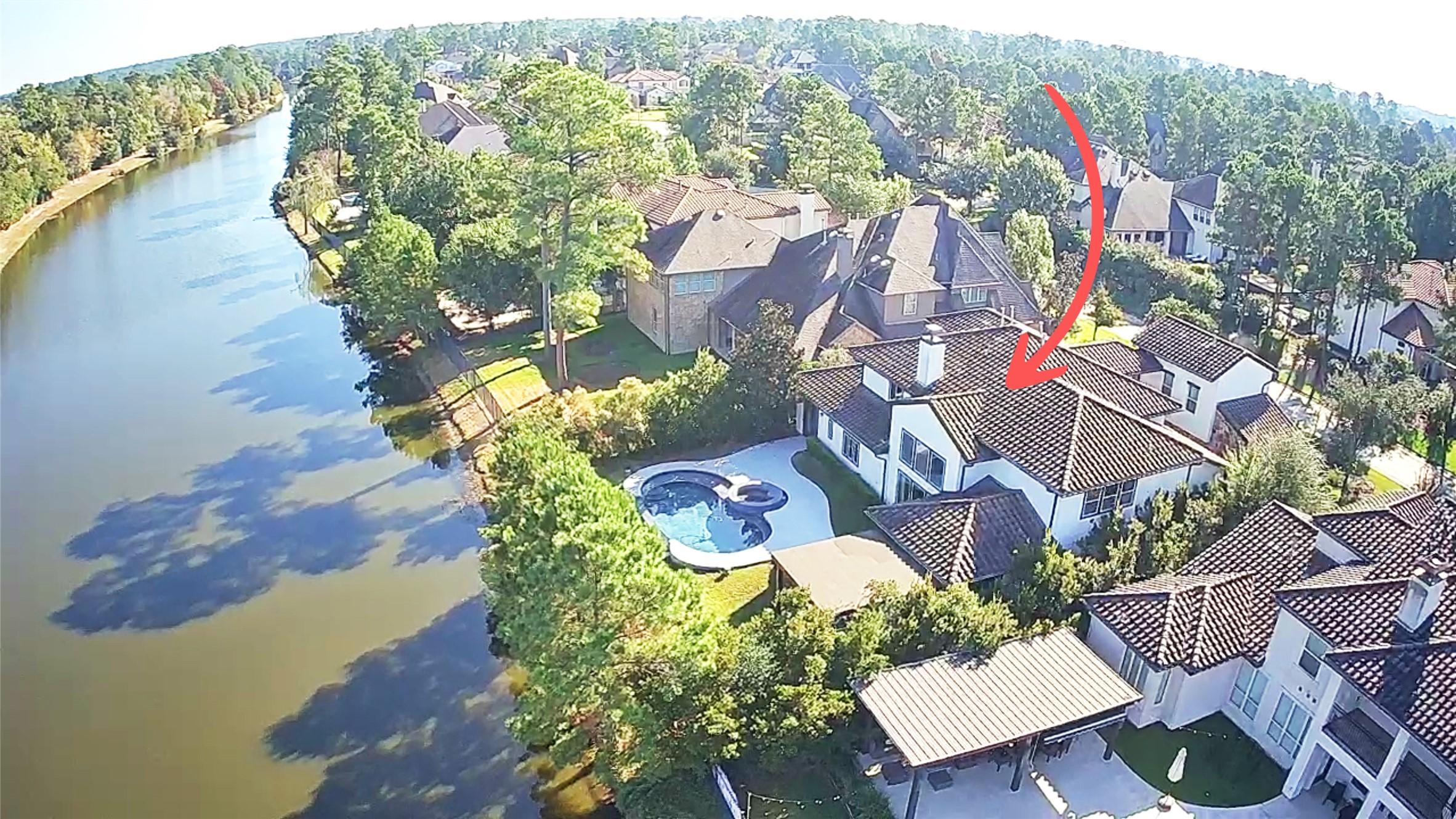 Image 2: Lake access directly from the back yard allows you