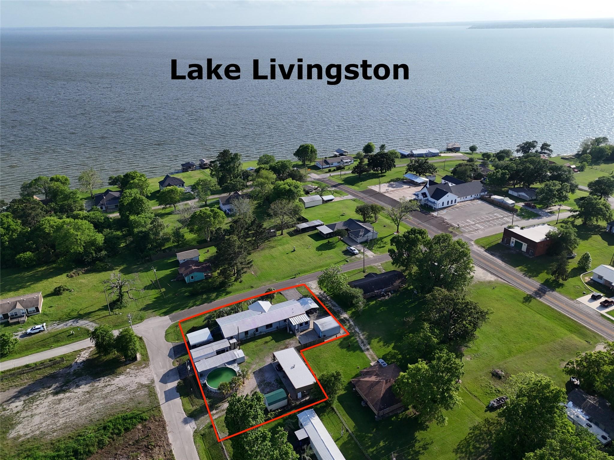 Image 1: Subject property just seconds away from Lake Livin