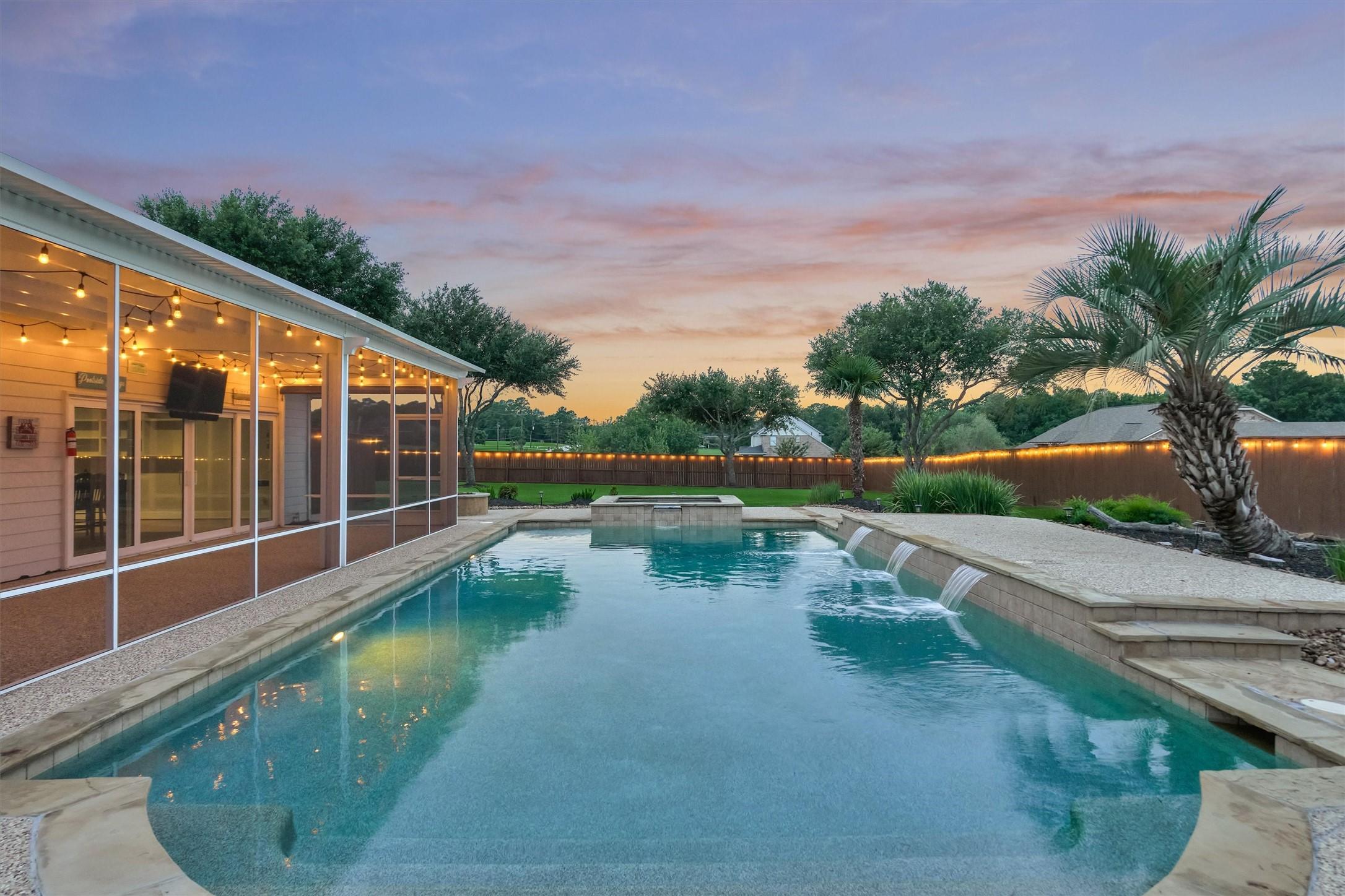 Image 4: The pool features seating areas throughout the spa