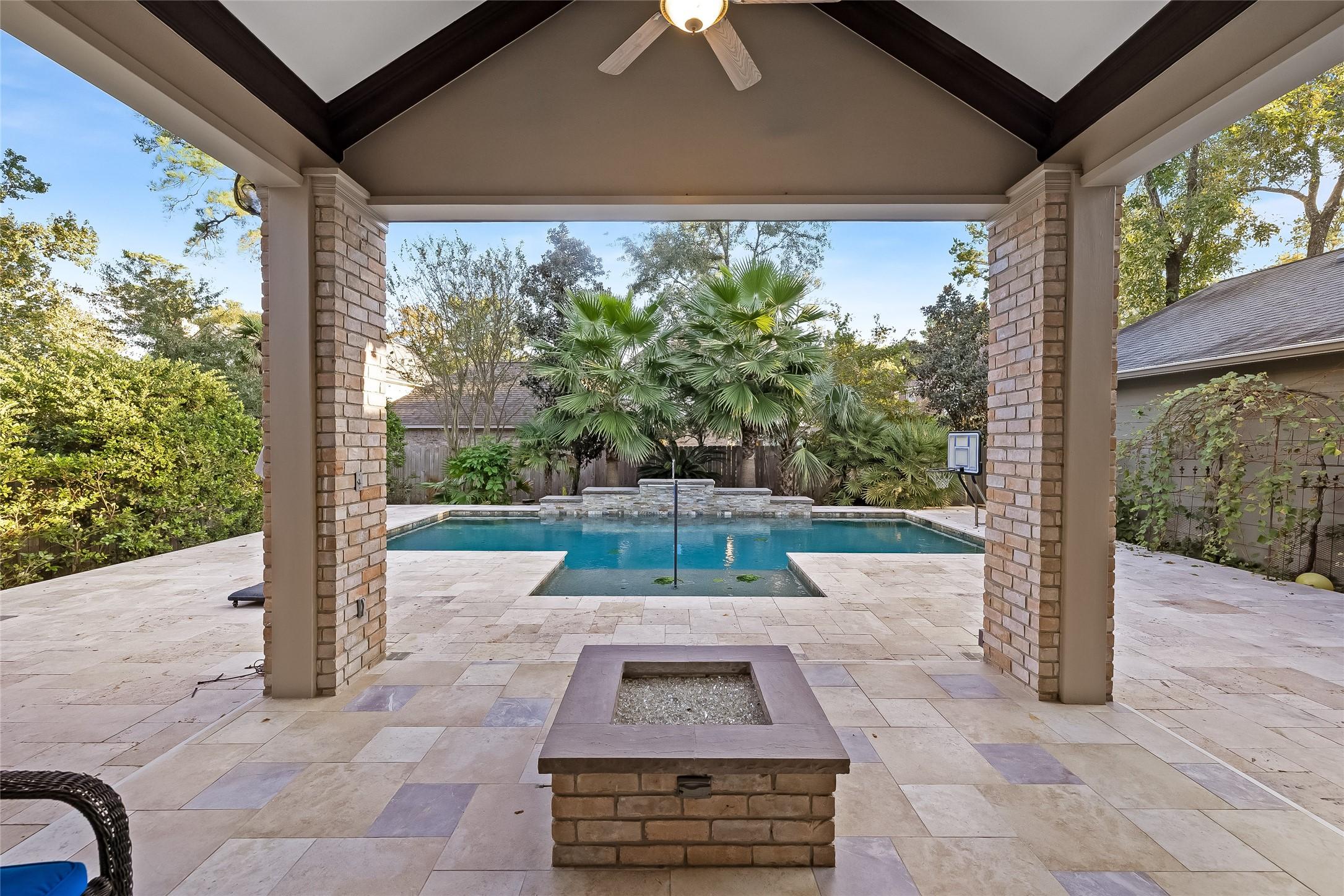 Image 4: LOTS of memories to be made here with the covered