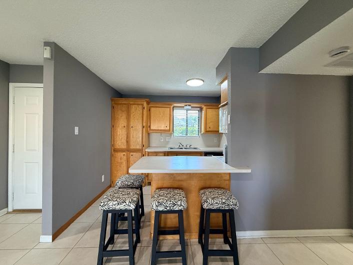 Image 4: Experience seamless living with this open-concept