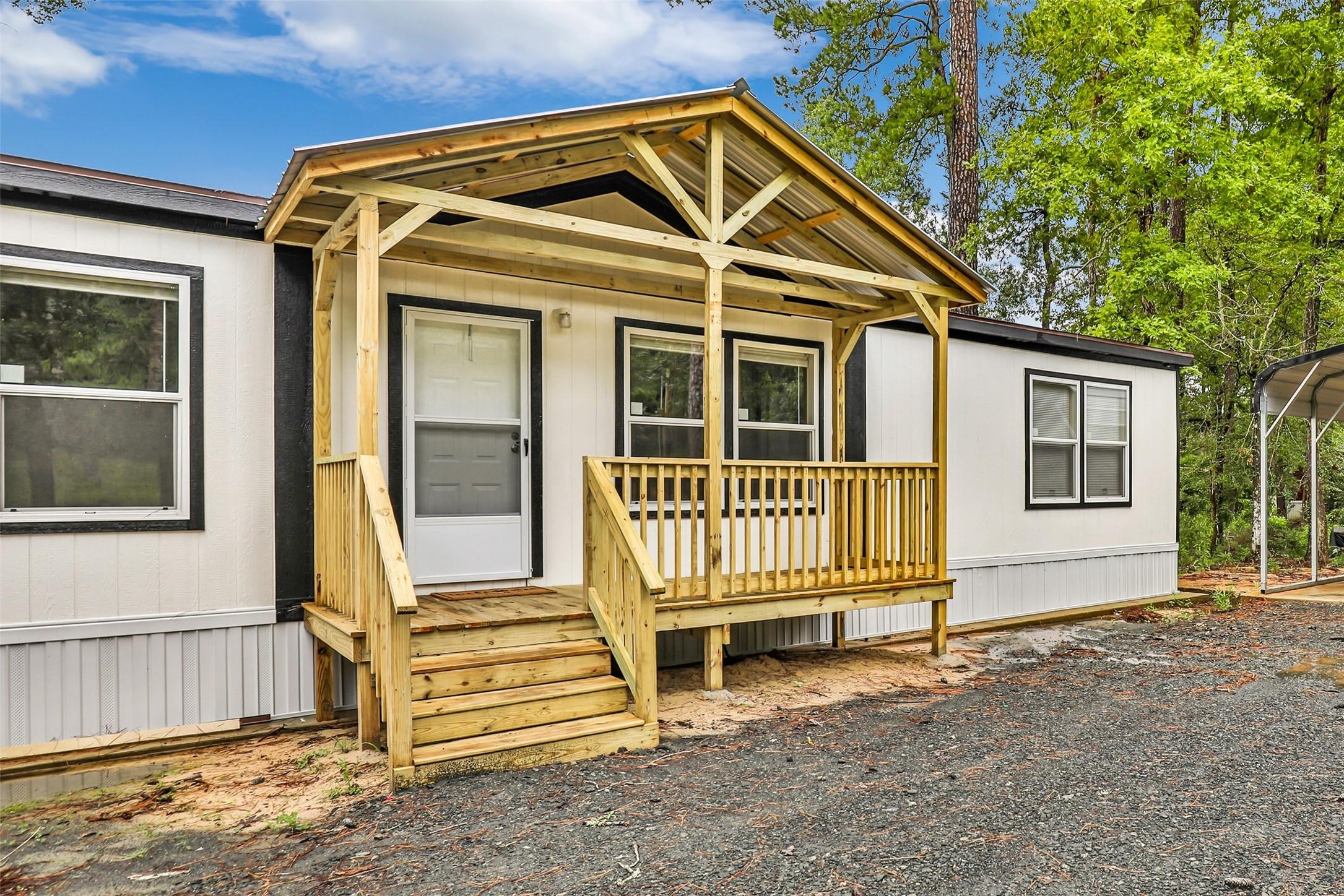 Image 2: Beautiful front porch