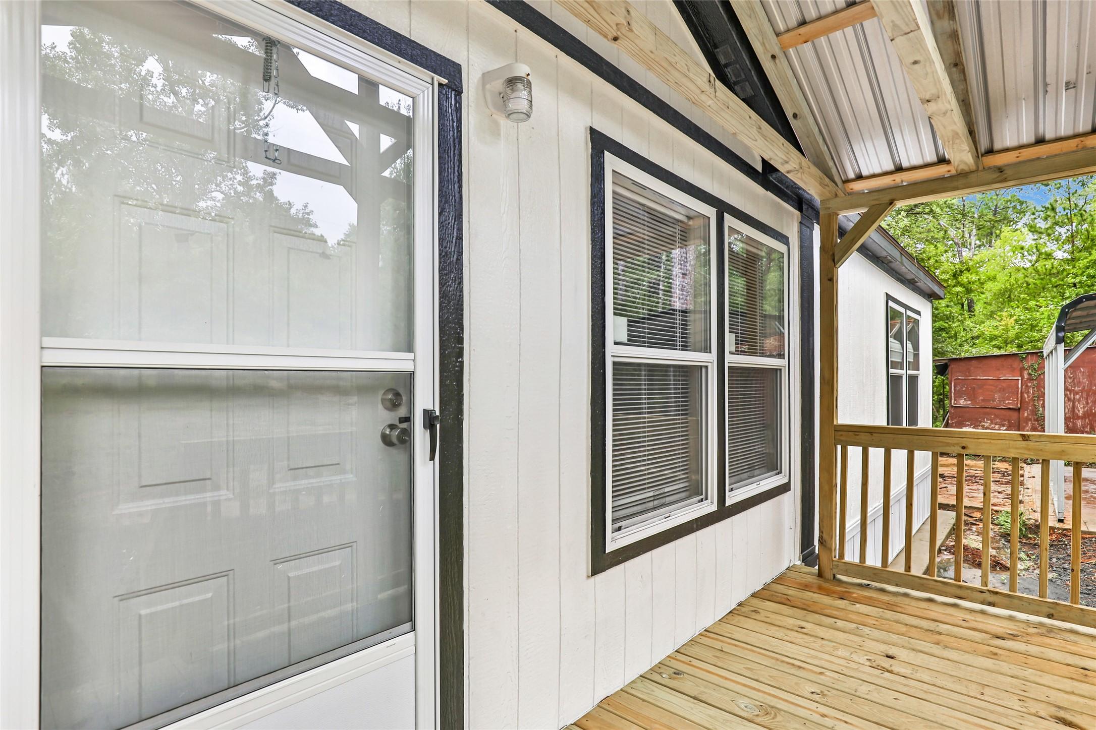 Image 3: Beautiful front porch