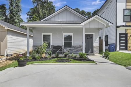 16942 Balmoral