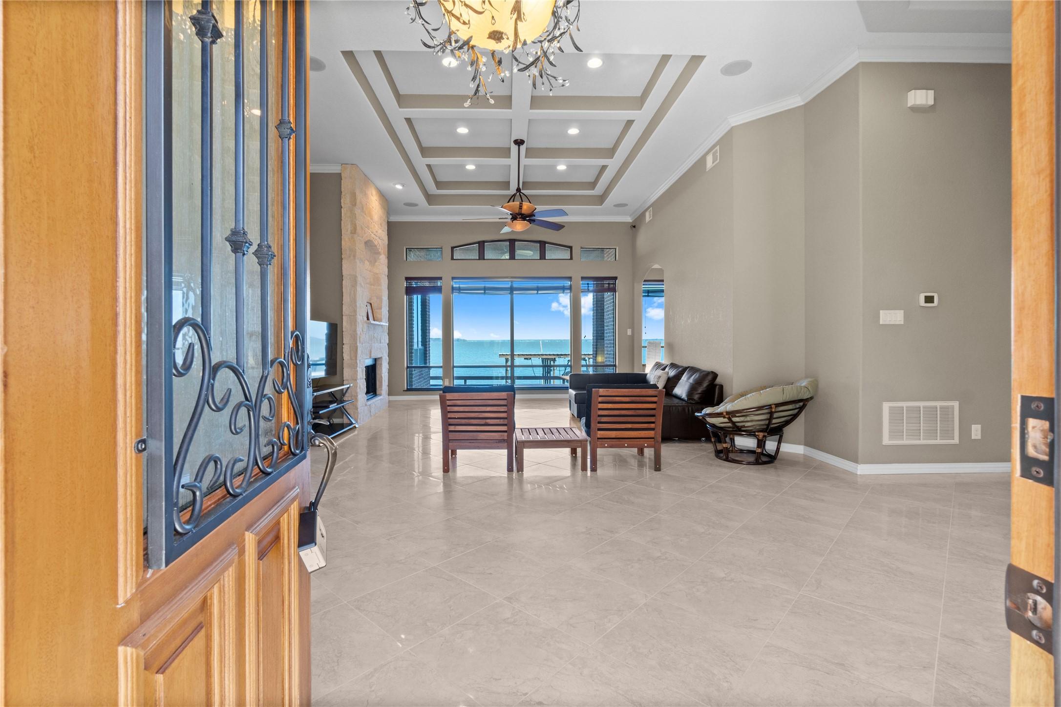 Image 4: Large entry leading to a Bright and spacious livin