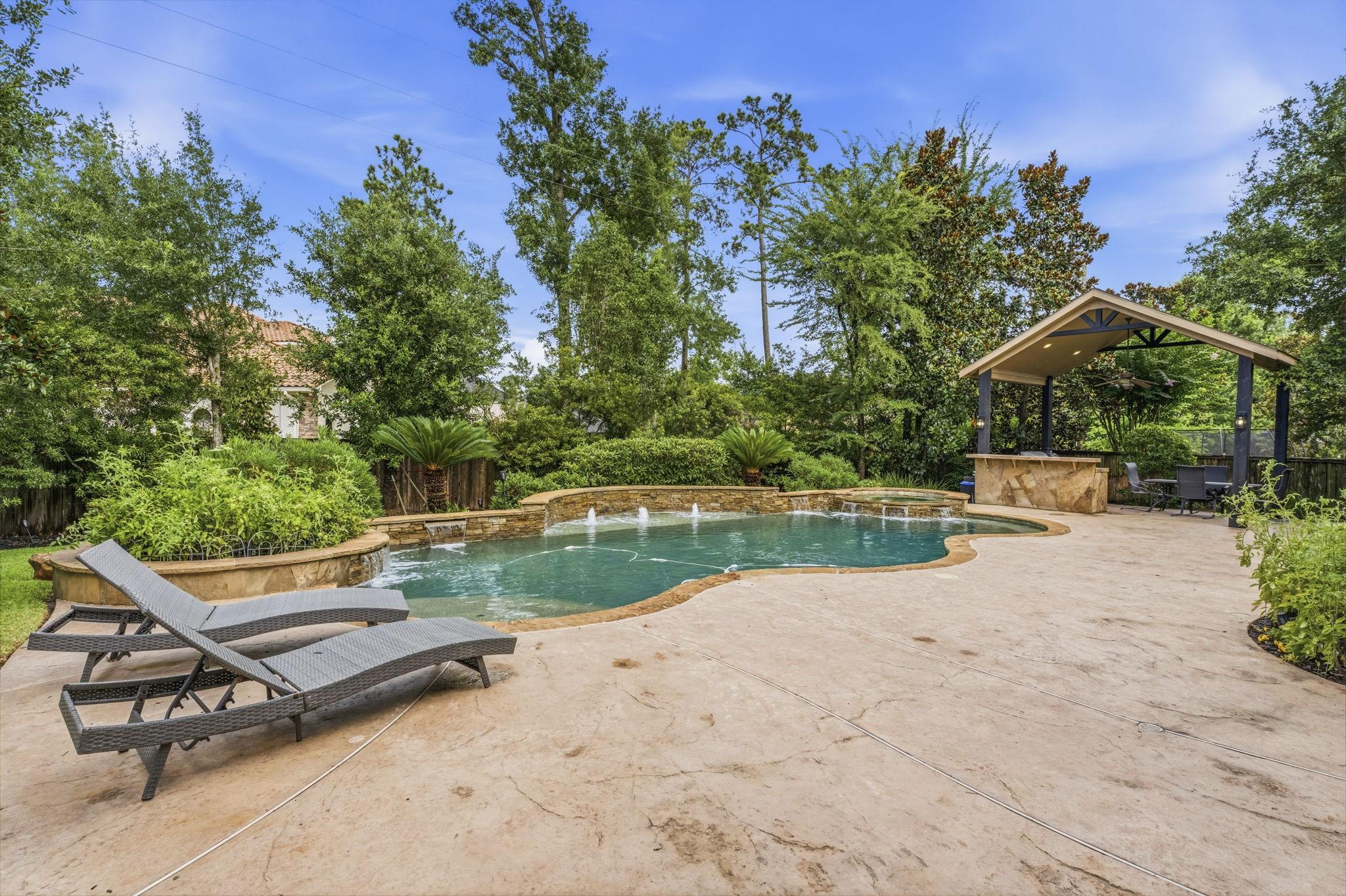 Image 2: Stunning pool with water features, multiple outdoo