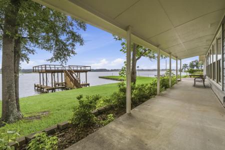 453 Sandy Lane