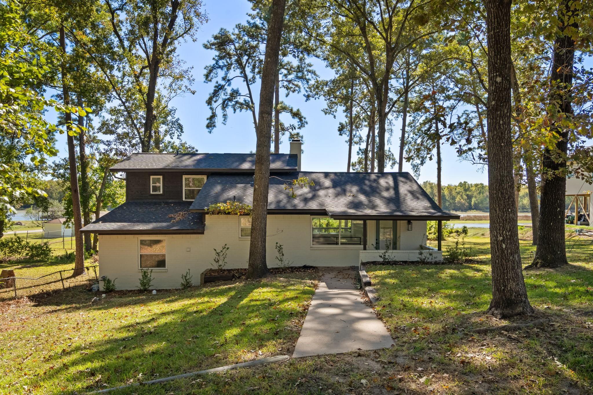 Image 1: 284 Hackberry St. features a complete interior and