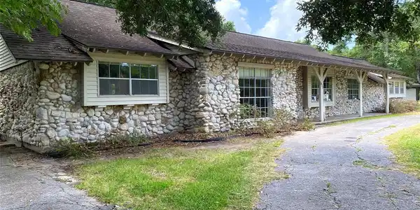 218 Lakeshore Drive