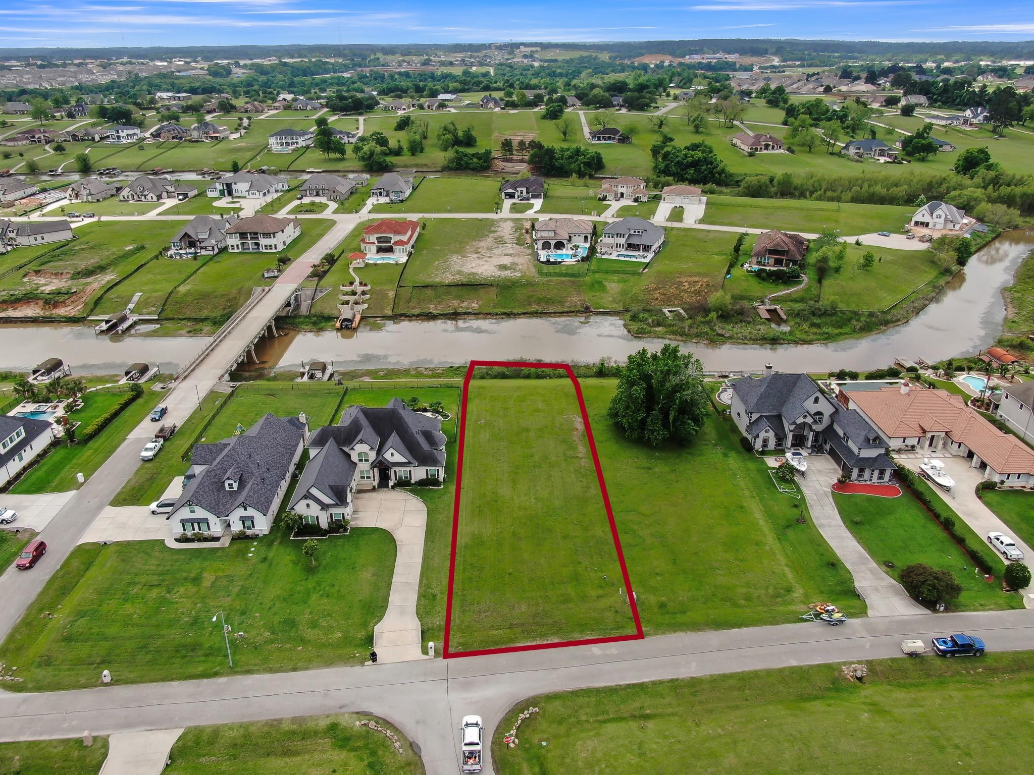 Image 2: Beautifully cleared and ready for your custom home