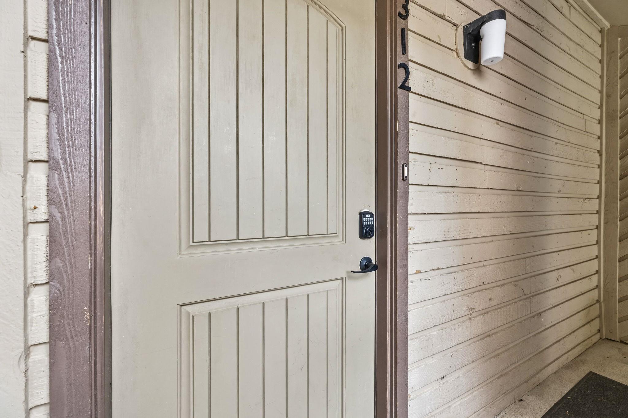 Image 3: Newer front door with new keyless entry