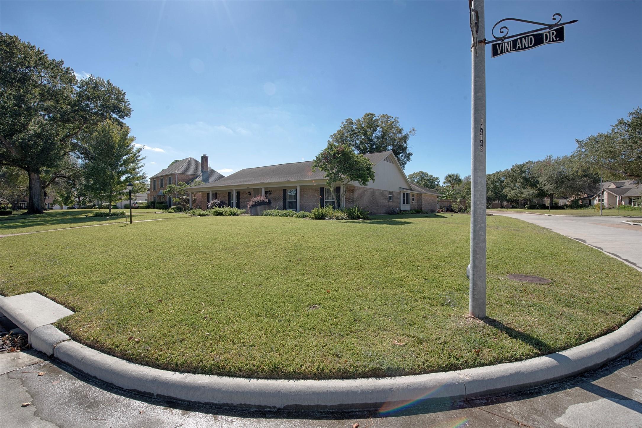 Image 4: Home is located on a corner lot with tremendous sp