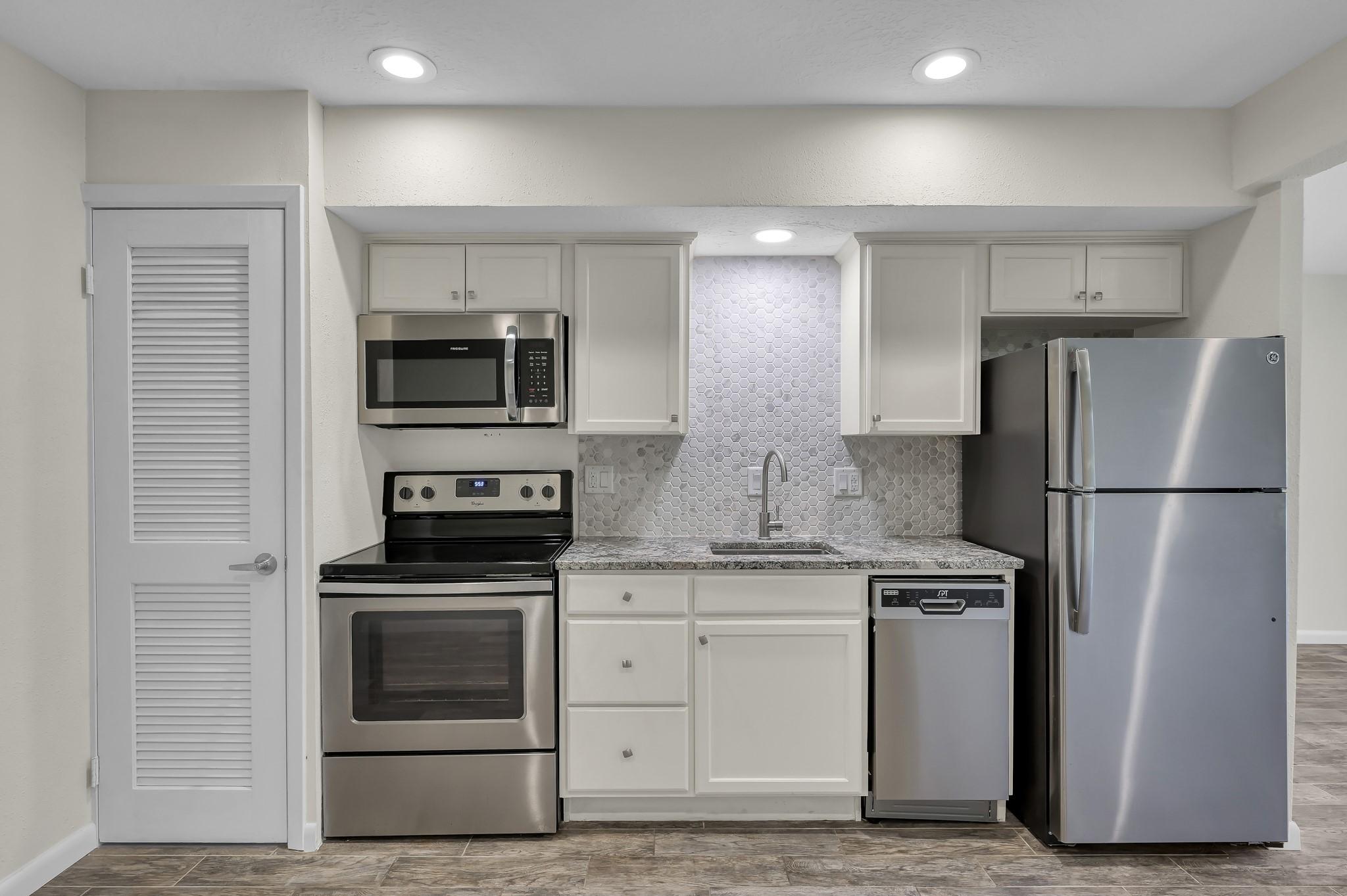 Image 2: Granite Counter top, brushed Stainless finish on A