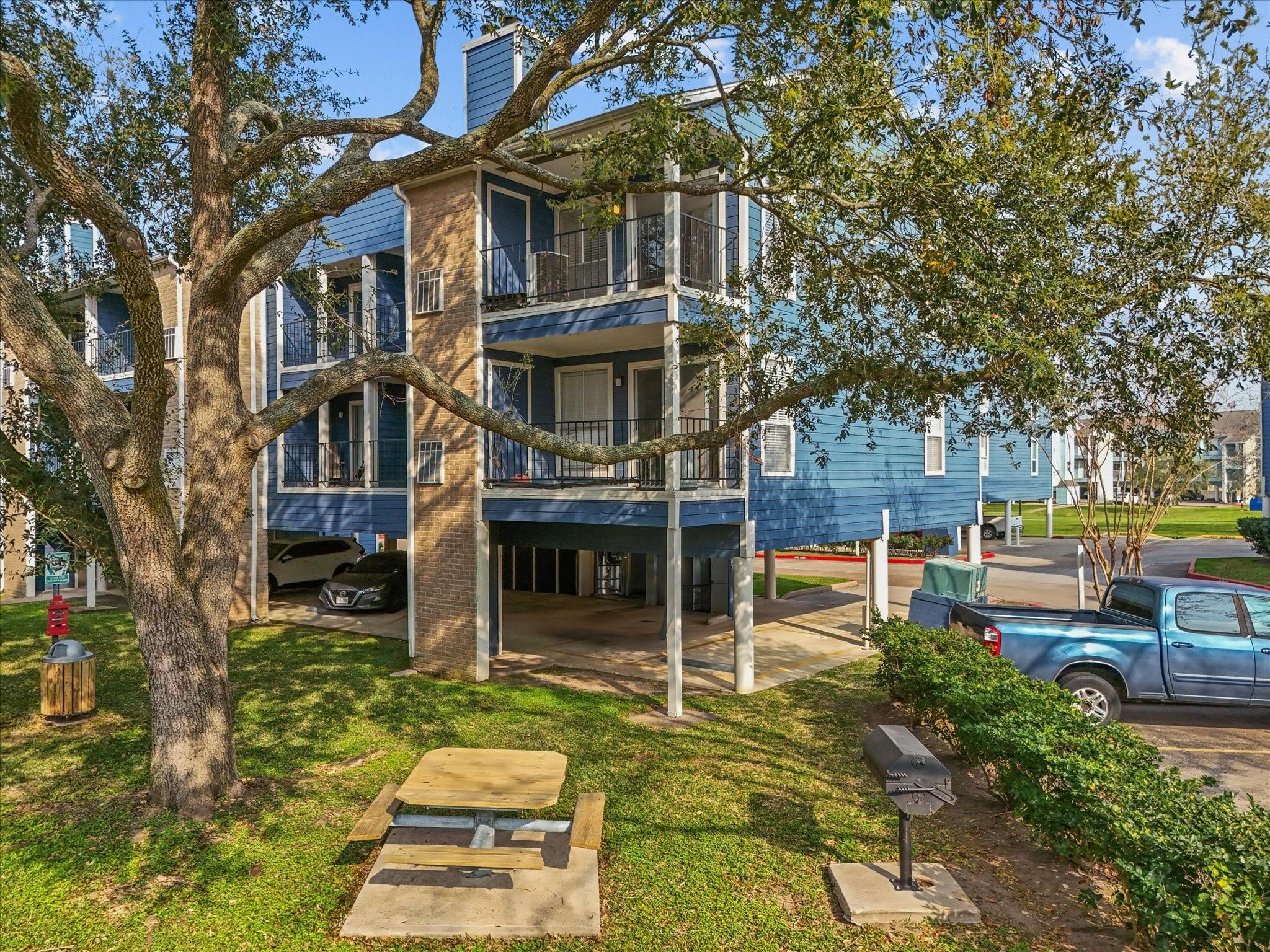 Image 3: Beautiful property and well maintained.