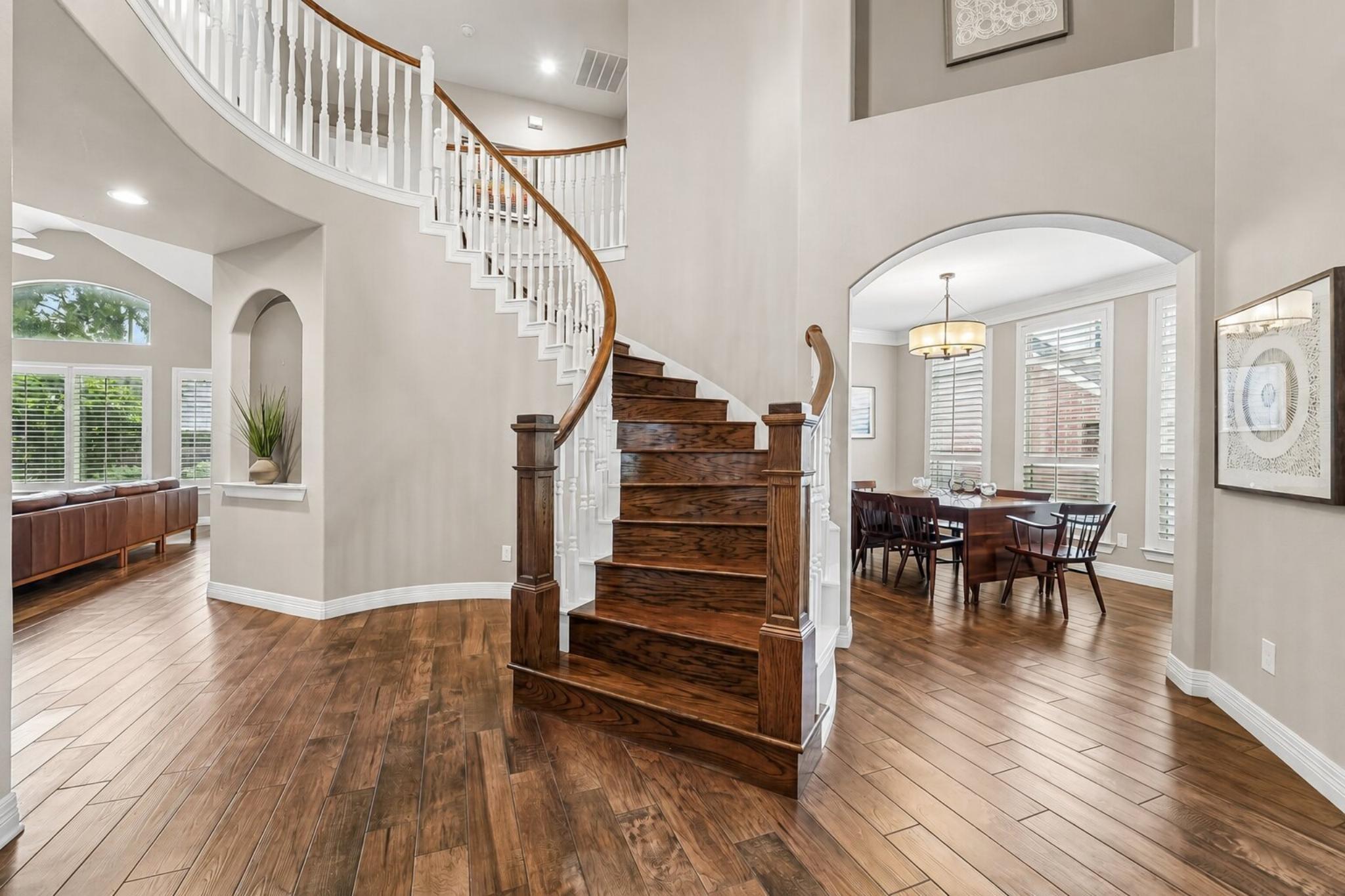Image 4: The foyer gives you that big &ldquo;wow, this is the one